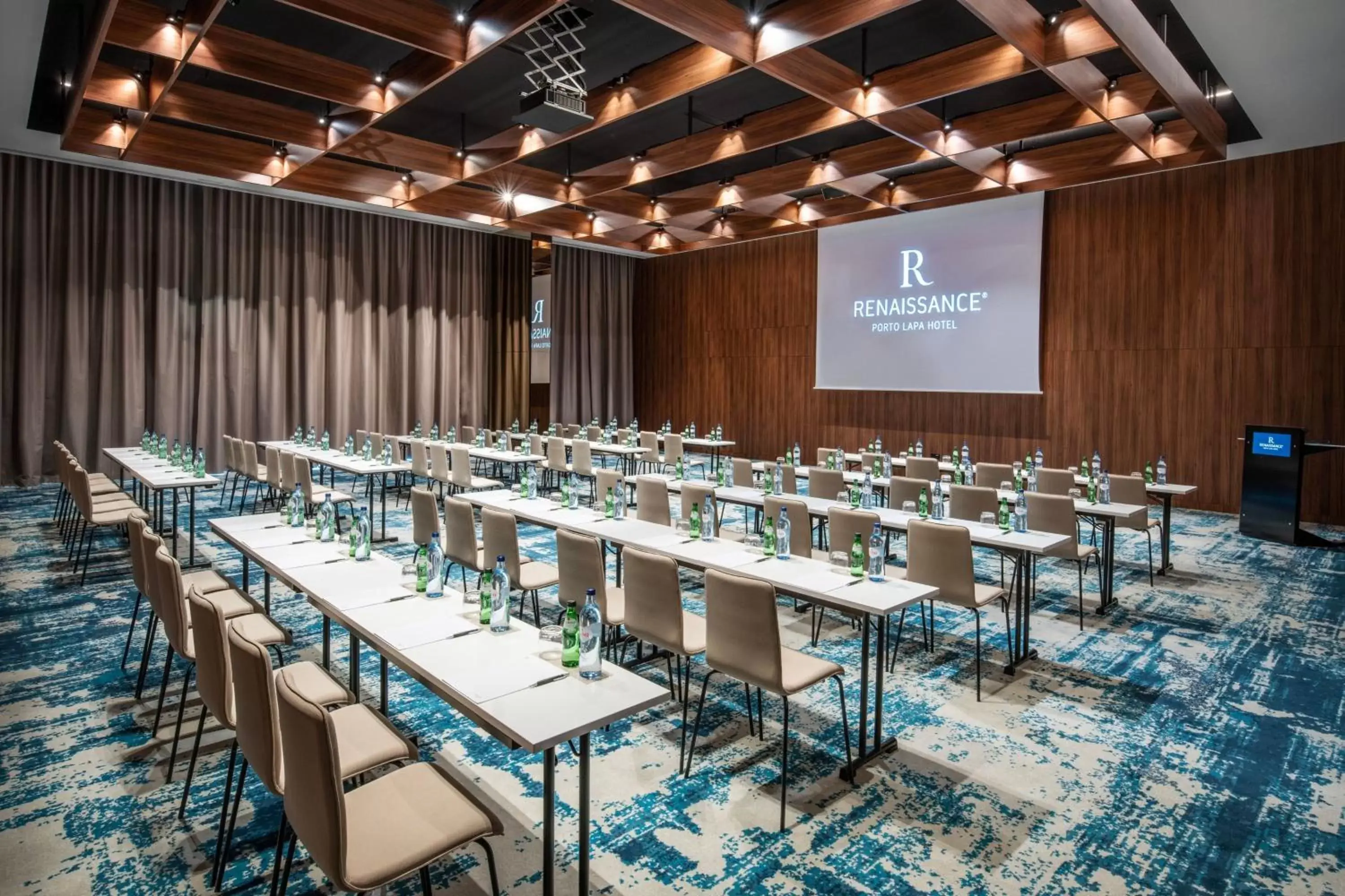 Meeting/conference room in Renaissance Porto Lapa Hotel