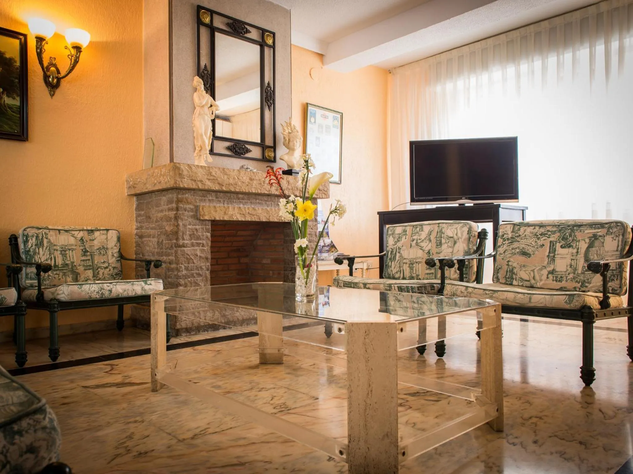 Communal lounge/ TV room in Felipe II