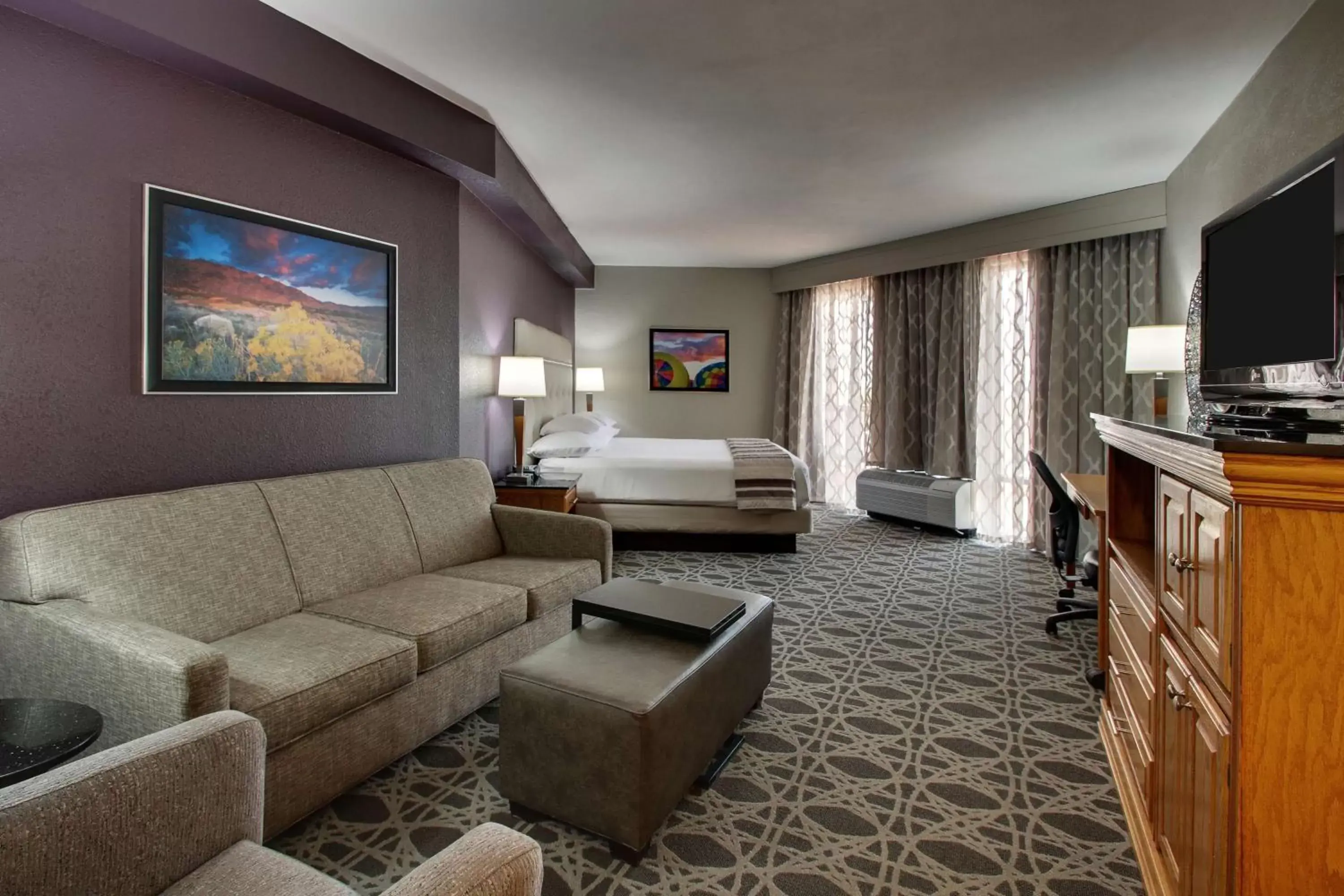 Photo of the whole room, Seating Area in Drury Inn & Suites Albuquerque North