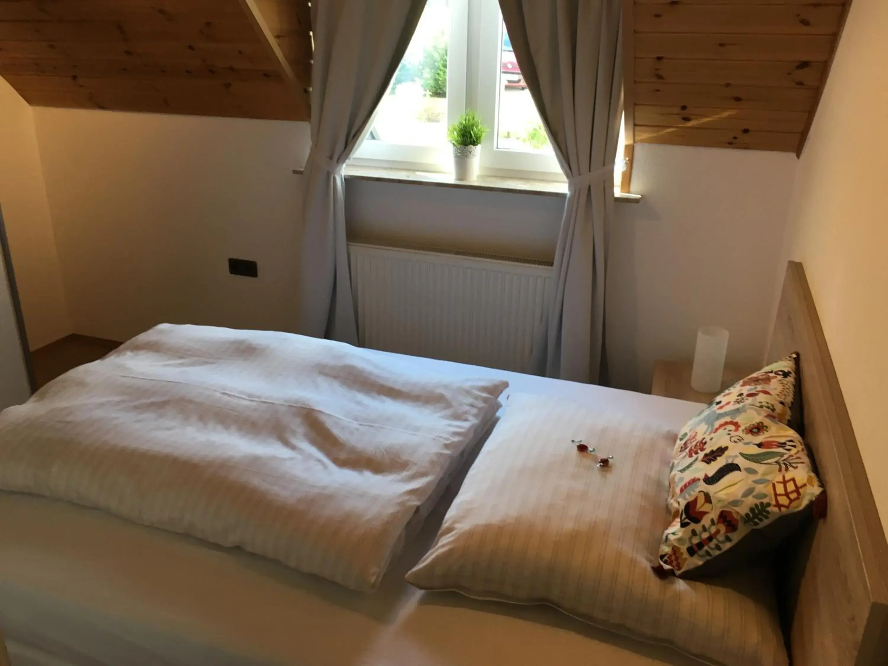 Photo of the whole room, Bed in Sonnenhof