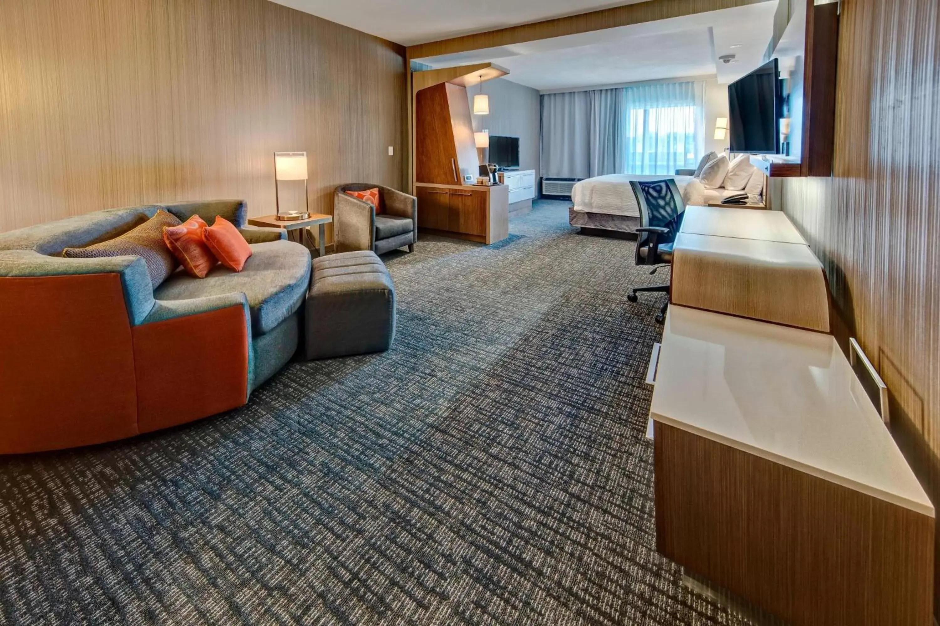 Living room, Seating Area in Courtyard by Marriott Westbury Long Island