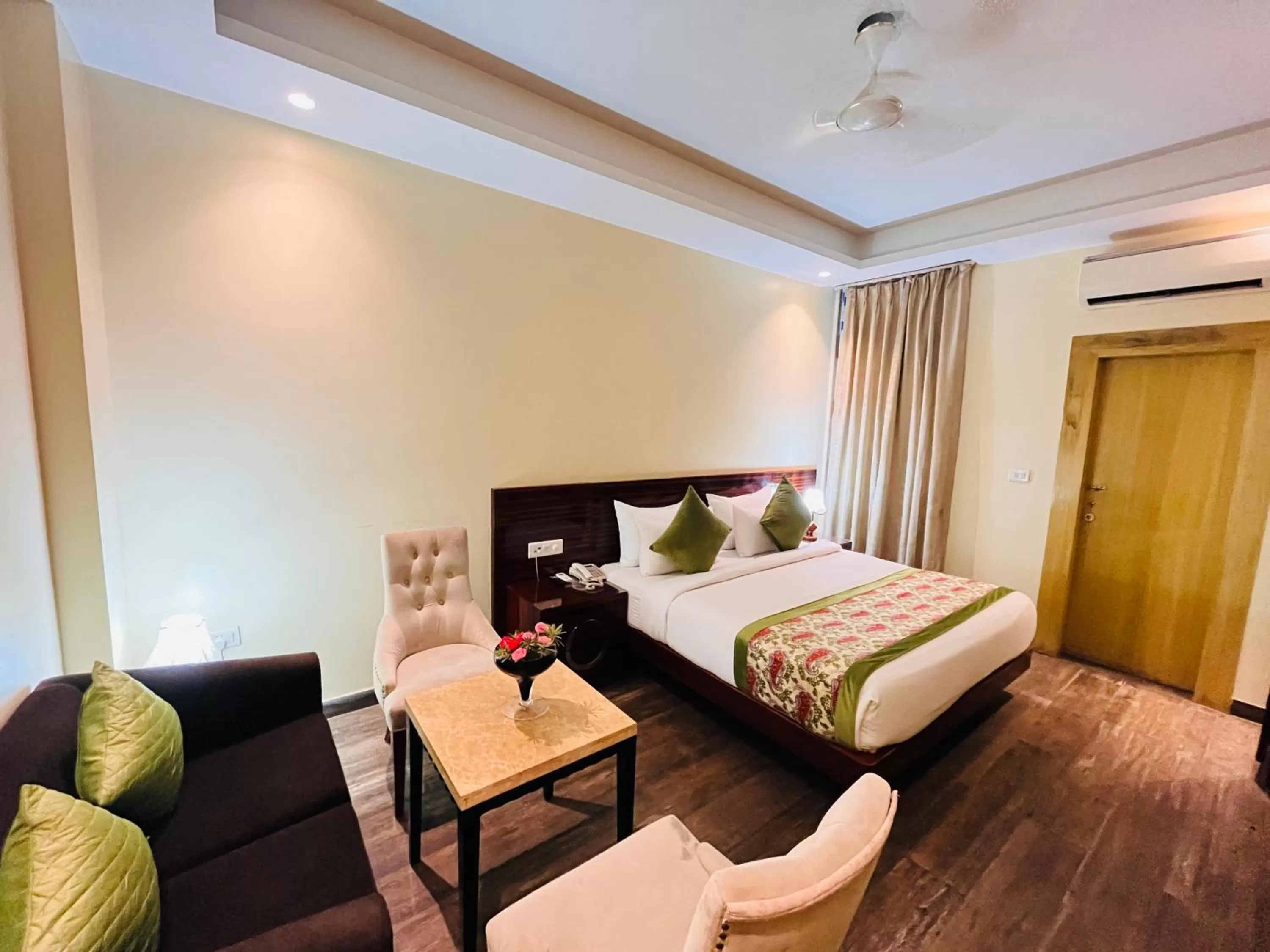 Bed in Hotel Banz near Delhi Airport