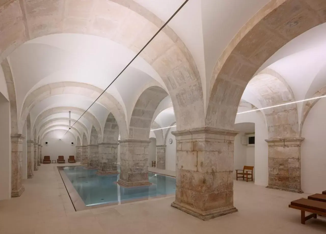 Swimming Pool in Montebelo Mosteiro de Alcobaça Historic Hotel