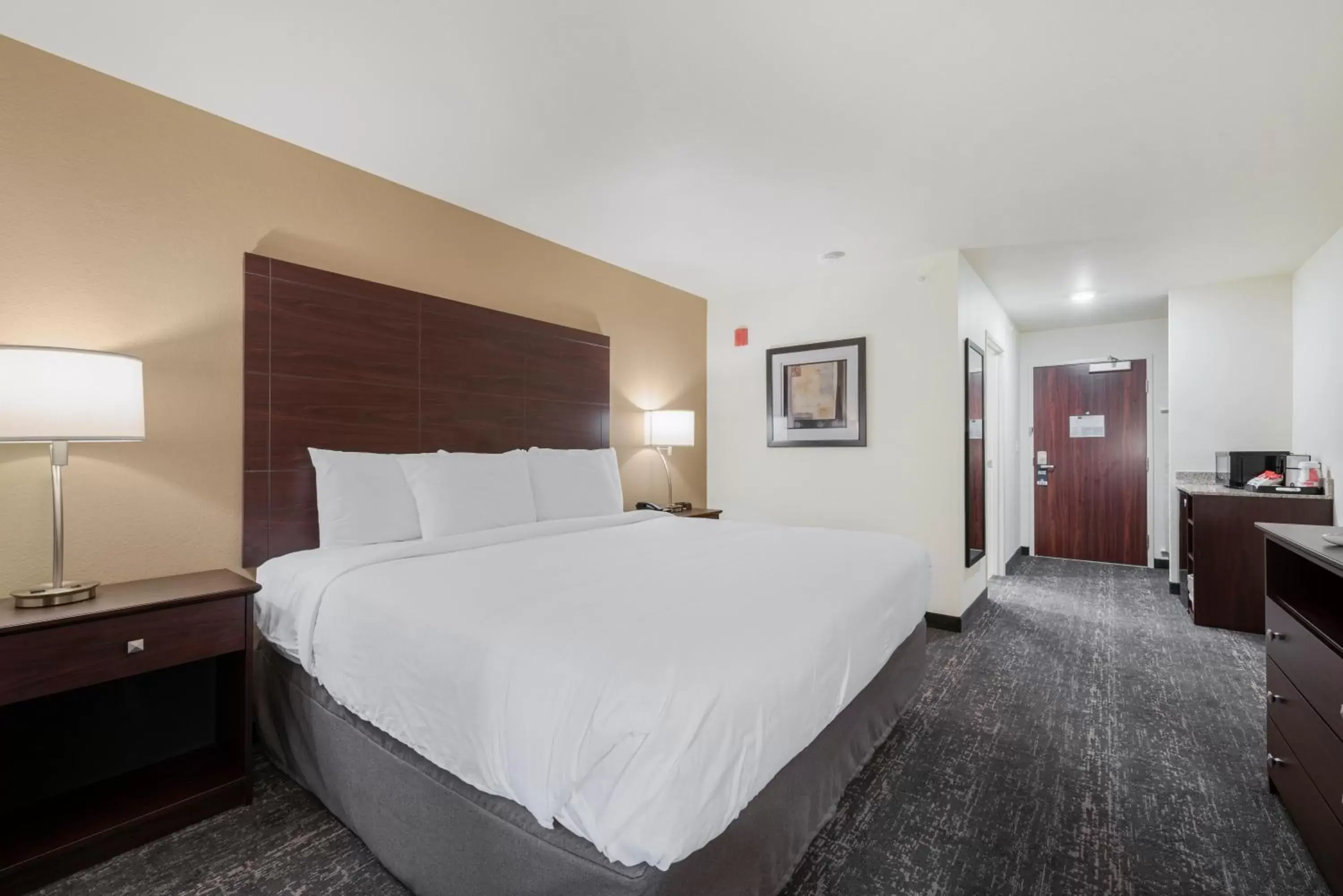 Bed in Cobblestone Hotel & Suites - Urbana