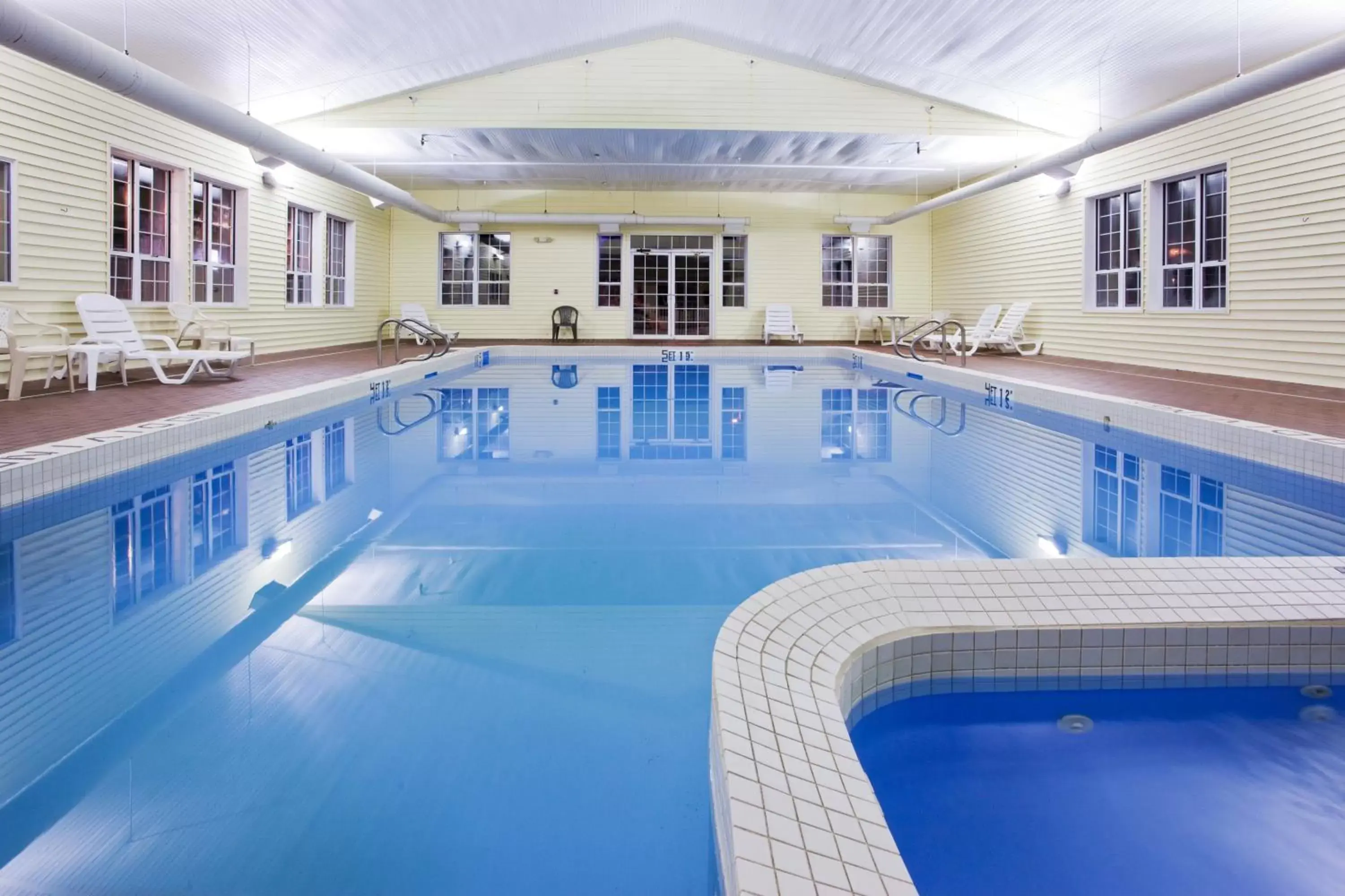 Swimming Pool in Holiday Inn Express St. Ignace Lake Front Hotel