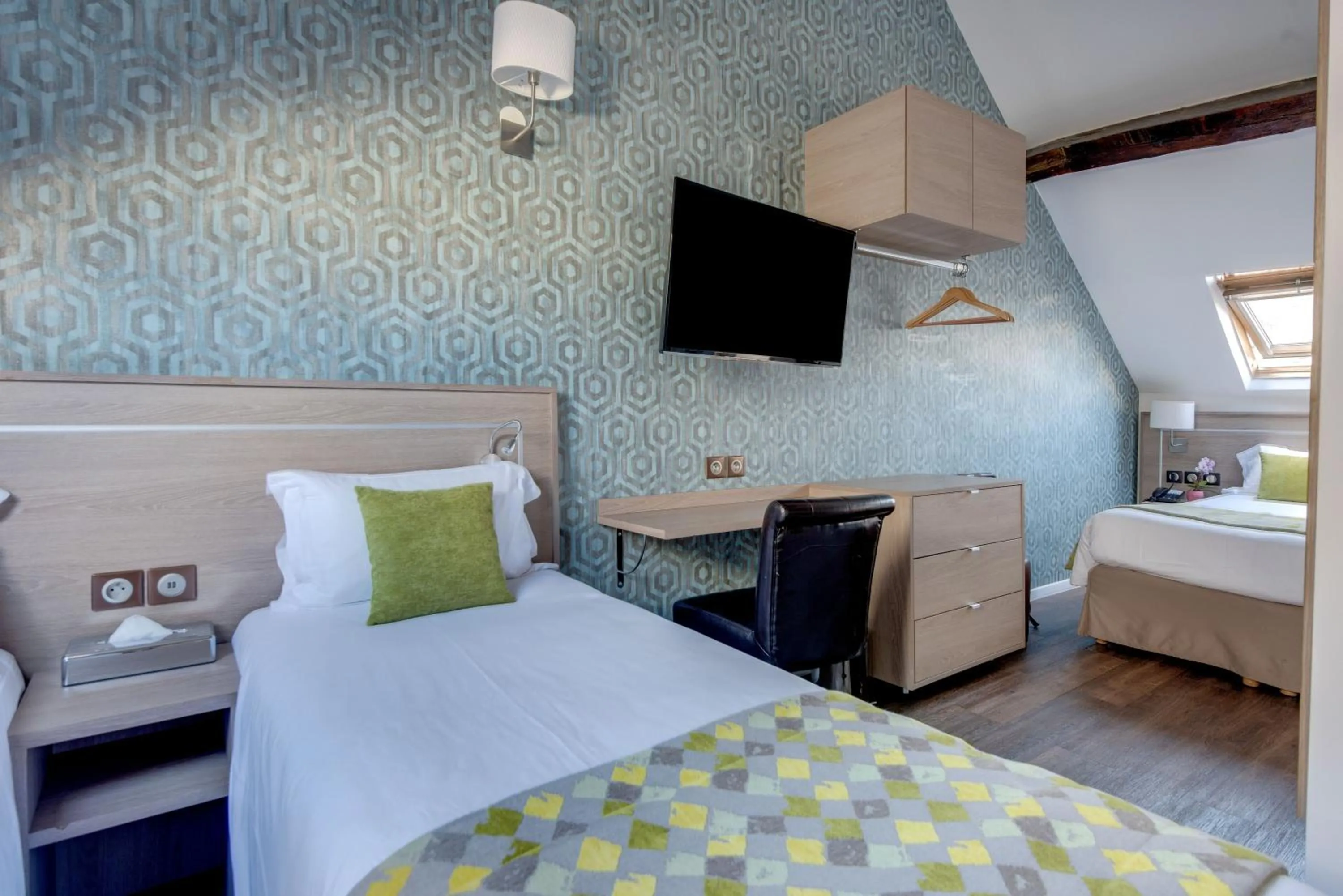 Photo of the whole room, Bed in Hotel Chabrol Opera