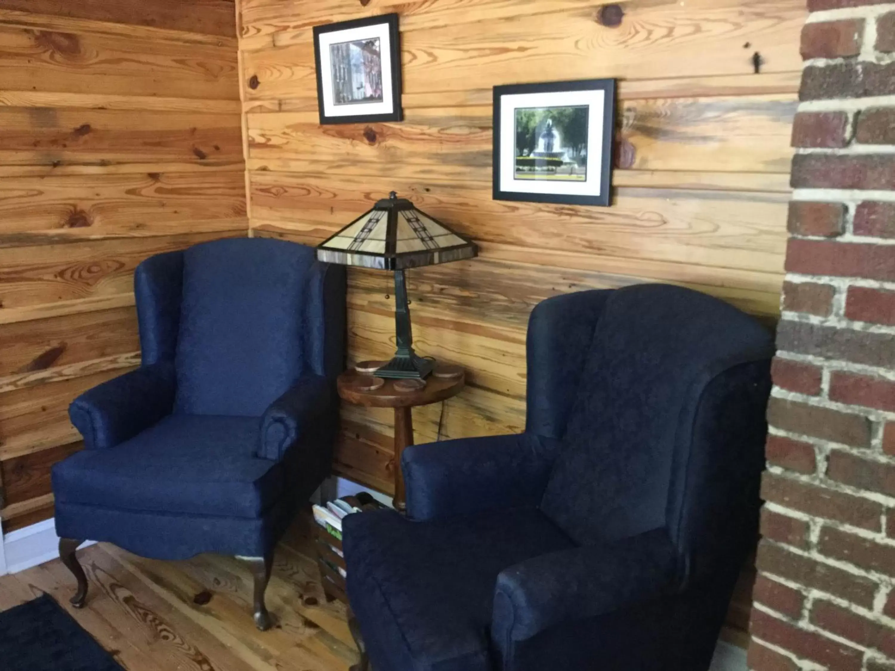 Seating Area in The Charleston Inn