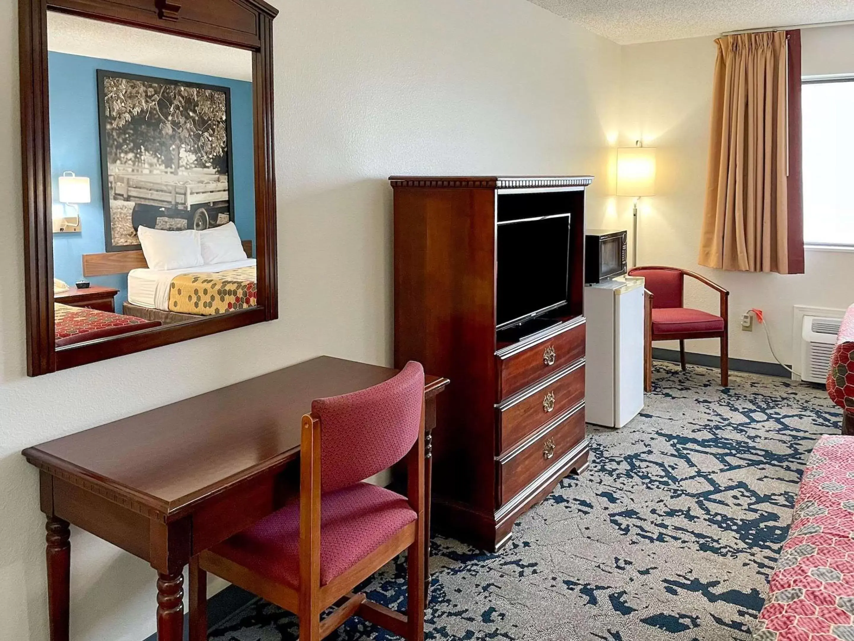 Photo of the whole room, Bed in Lamoni Inn & Suites Photo of the whole room, Bed in Lamoni Inn & Suites