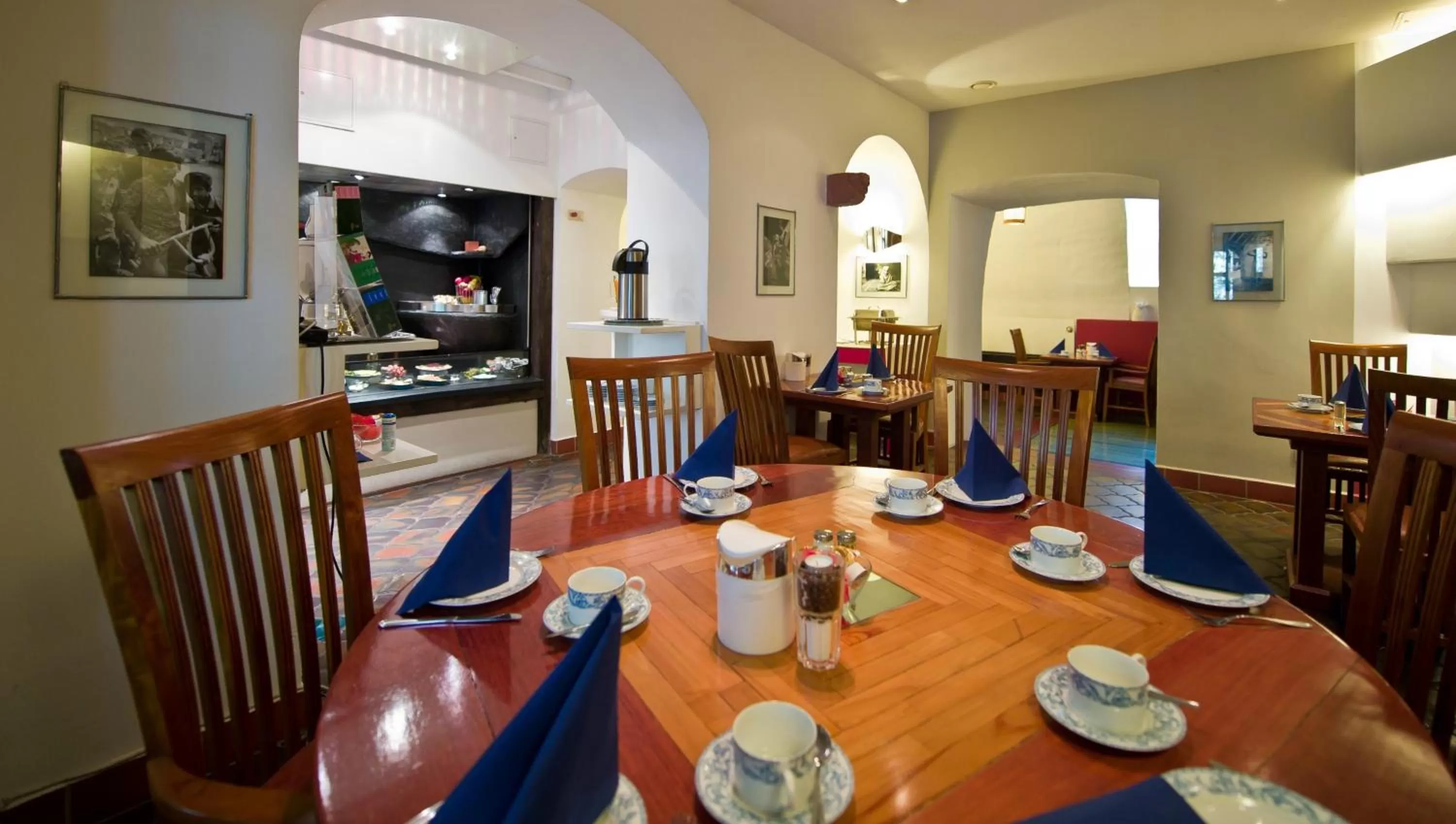 Restaurant/places to eat in Hotel Monpti