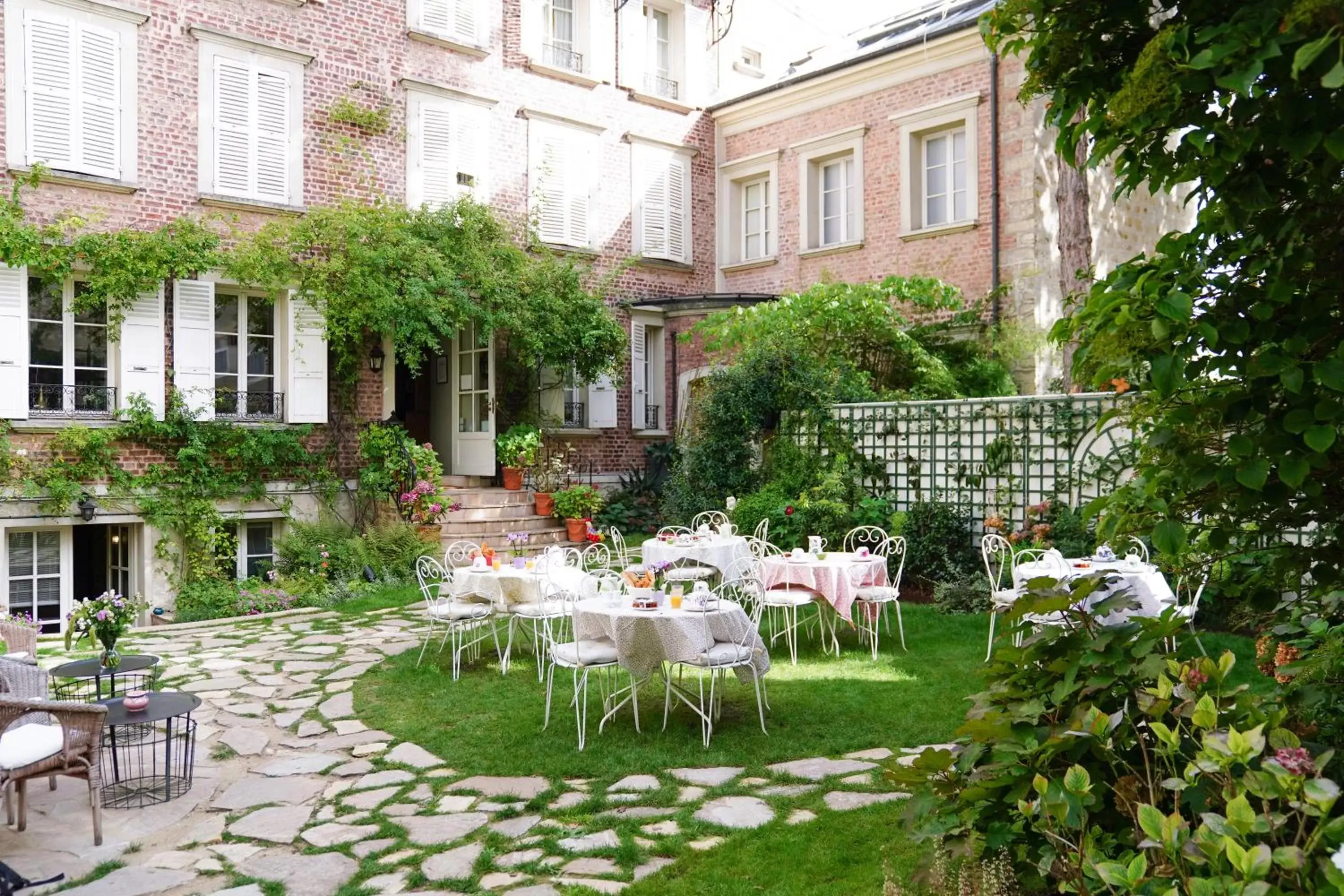 Garden, Restaurant/Places to Eat in Villa Escudier