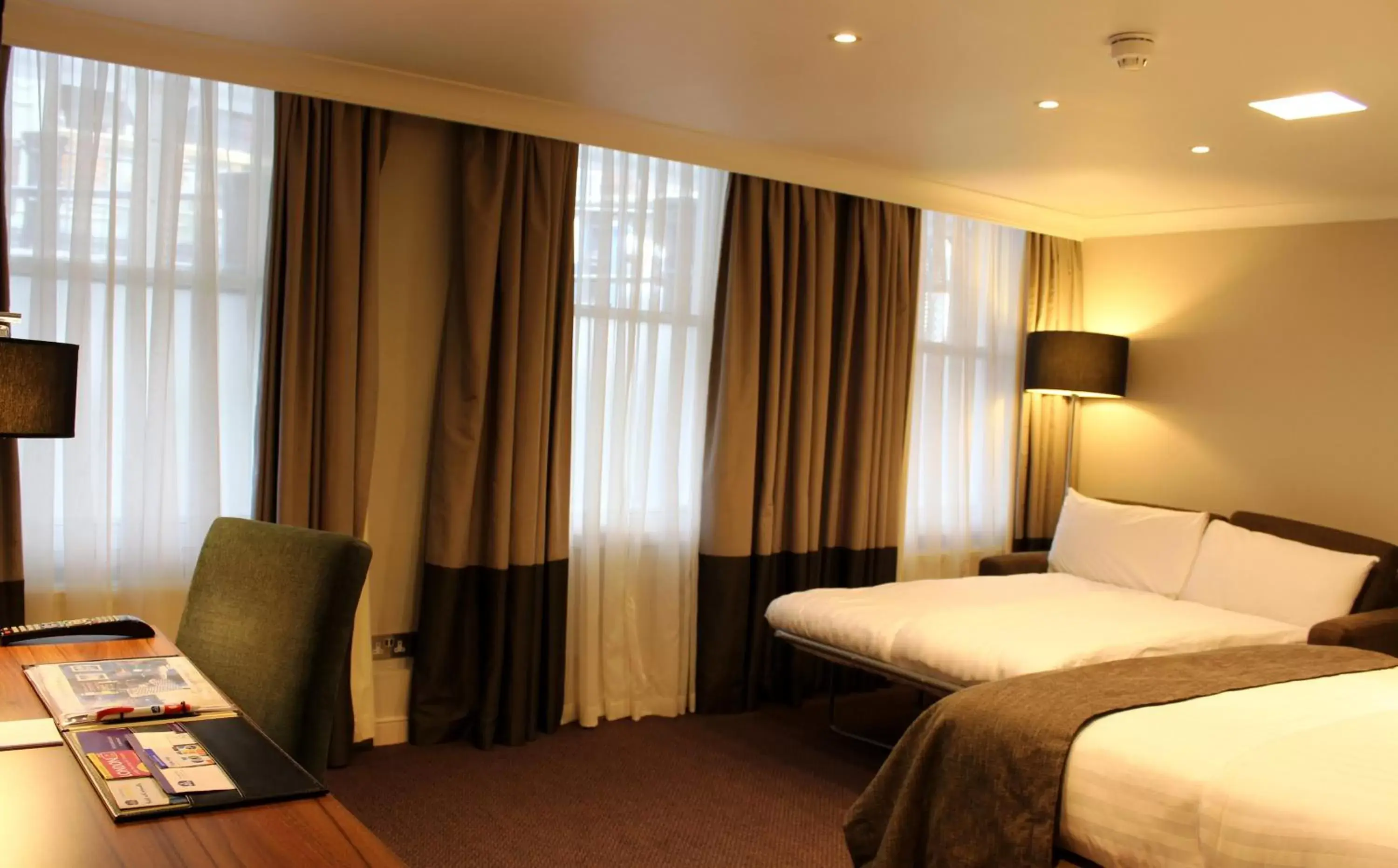 Photo of the whole room, Bed in Best Western Mornington Hotel Hyde Park
