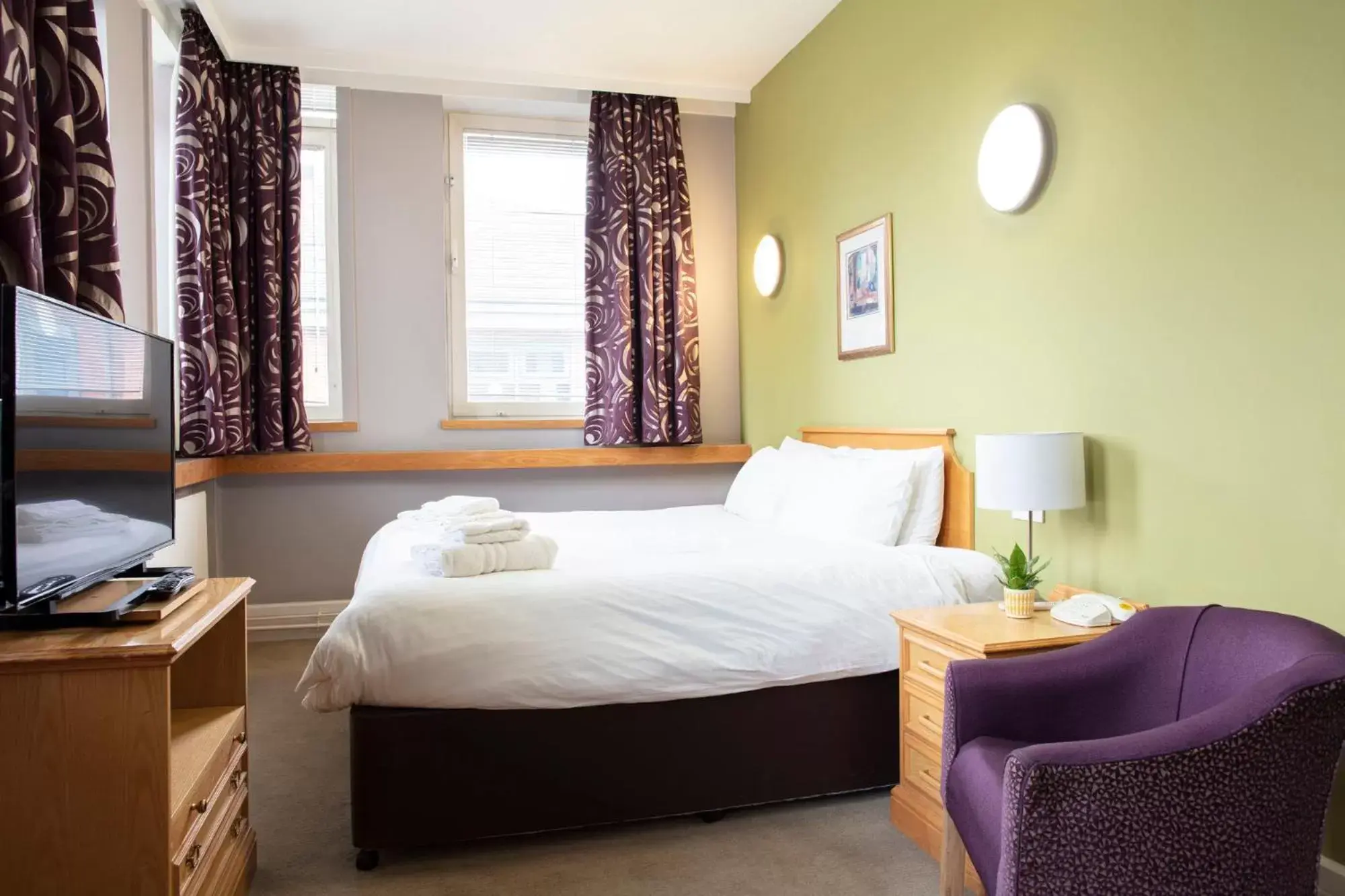 Bedroom, Bed in Kents Hill Park Training & Conference Centre