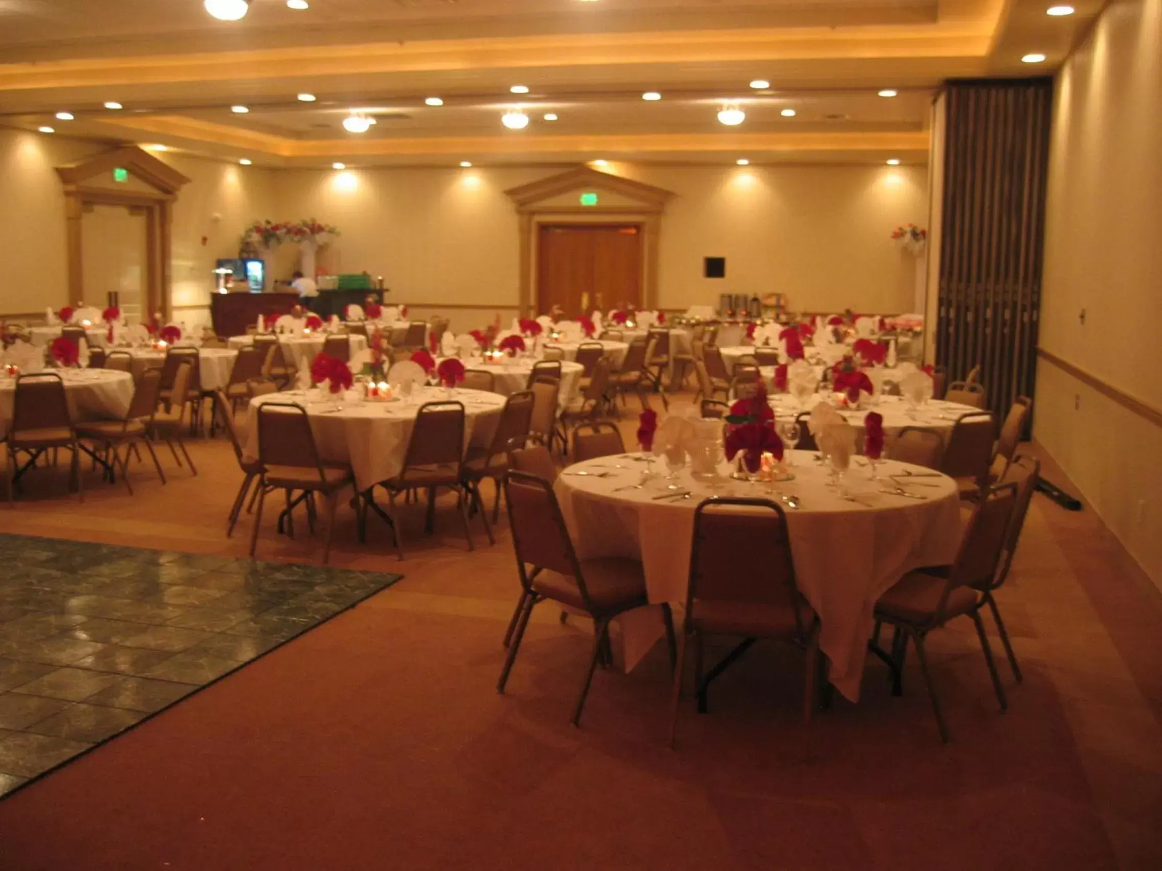 Business facilities, Restaurant/Places to Eat in Carson City Plaza Hotel