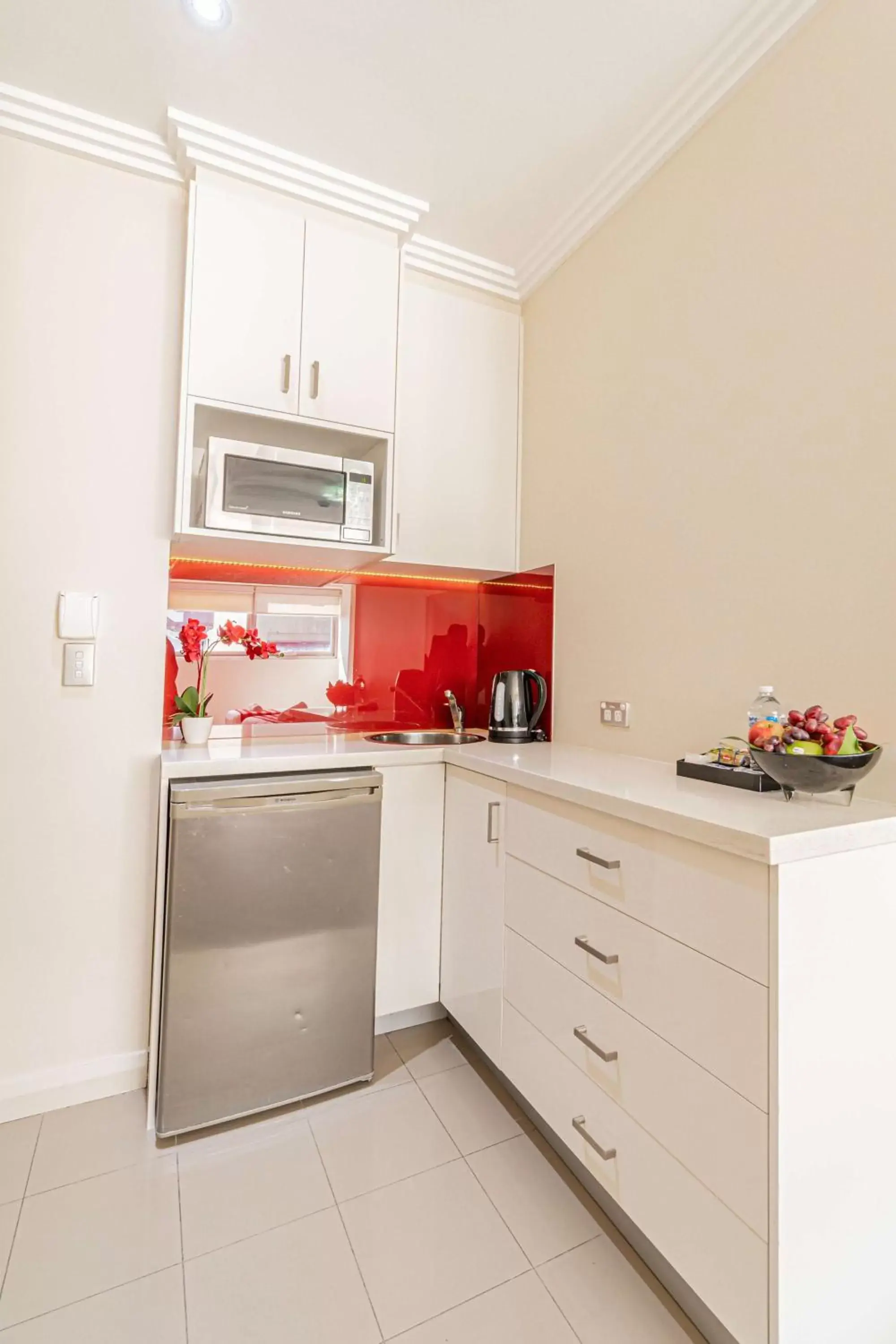 Kitchen or kitchenette, Kitchen/Kitchenette in Best Western Plus Camperdown Suites