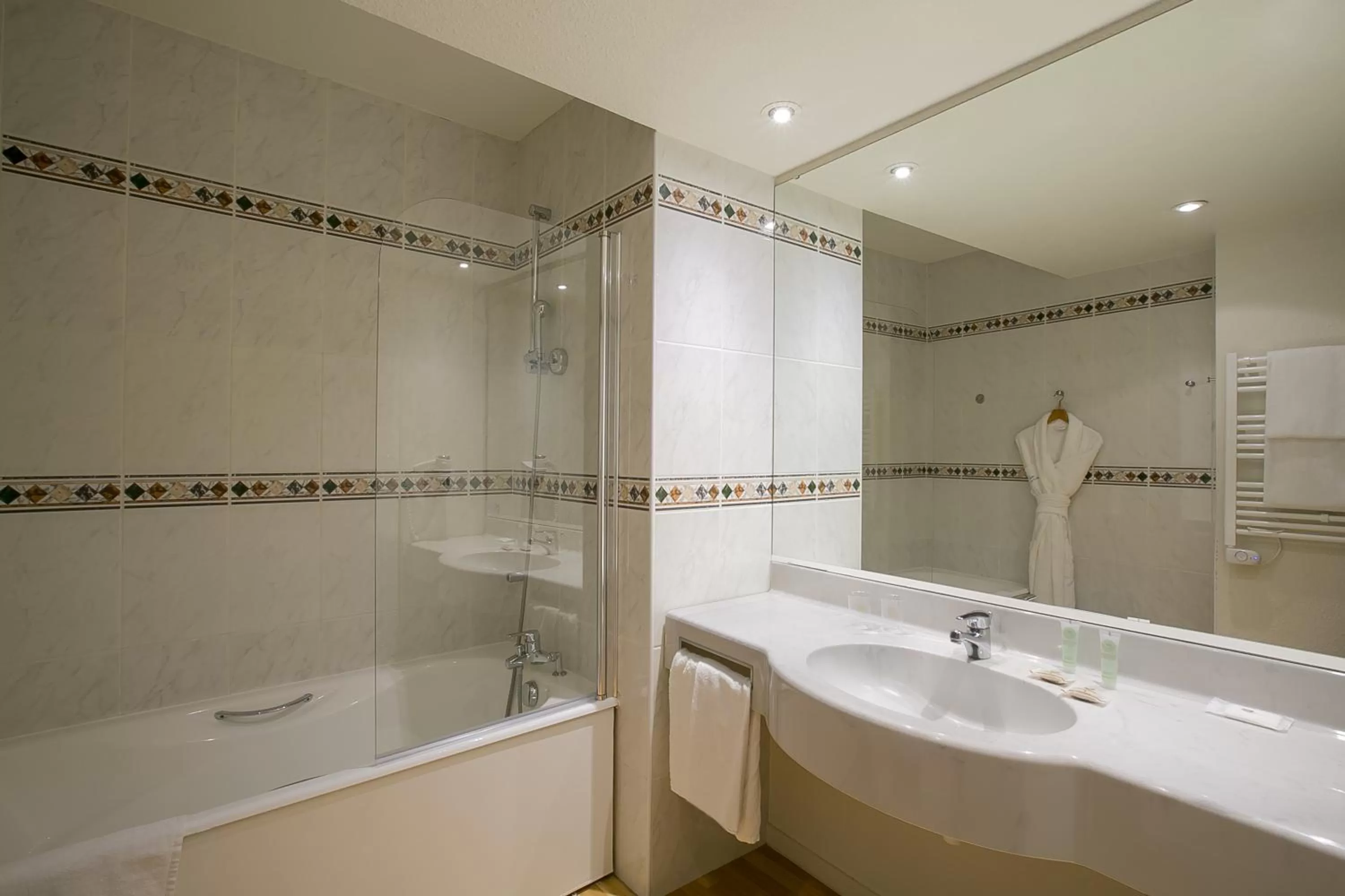 Bathroom in Best Western Hotel Sourcéo