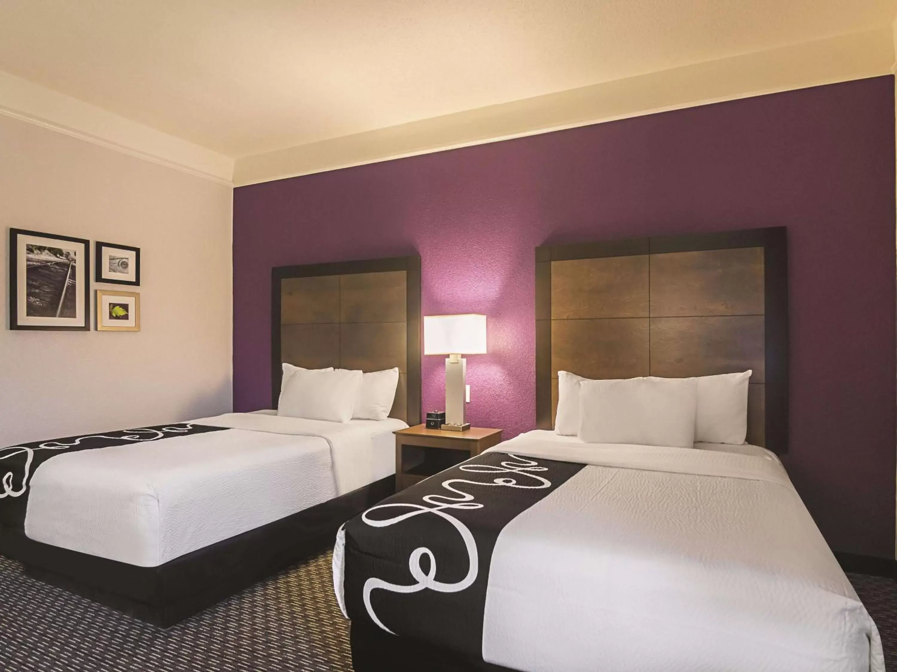 Photo of the whole room, Bed in La Quinta by Wyndham Oklahoma City - NW Expwy