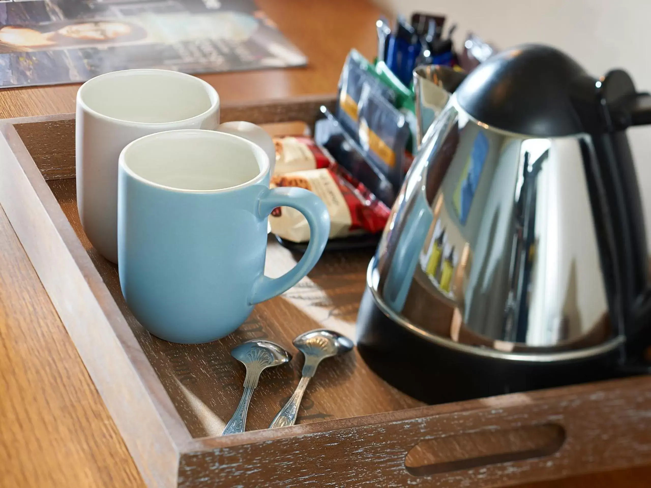 Coffee/tea facilities in Potters Heron Hotel