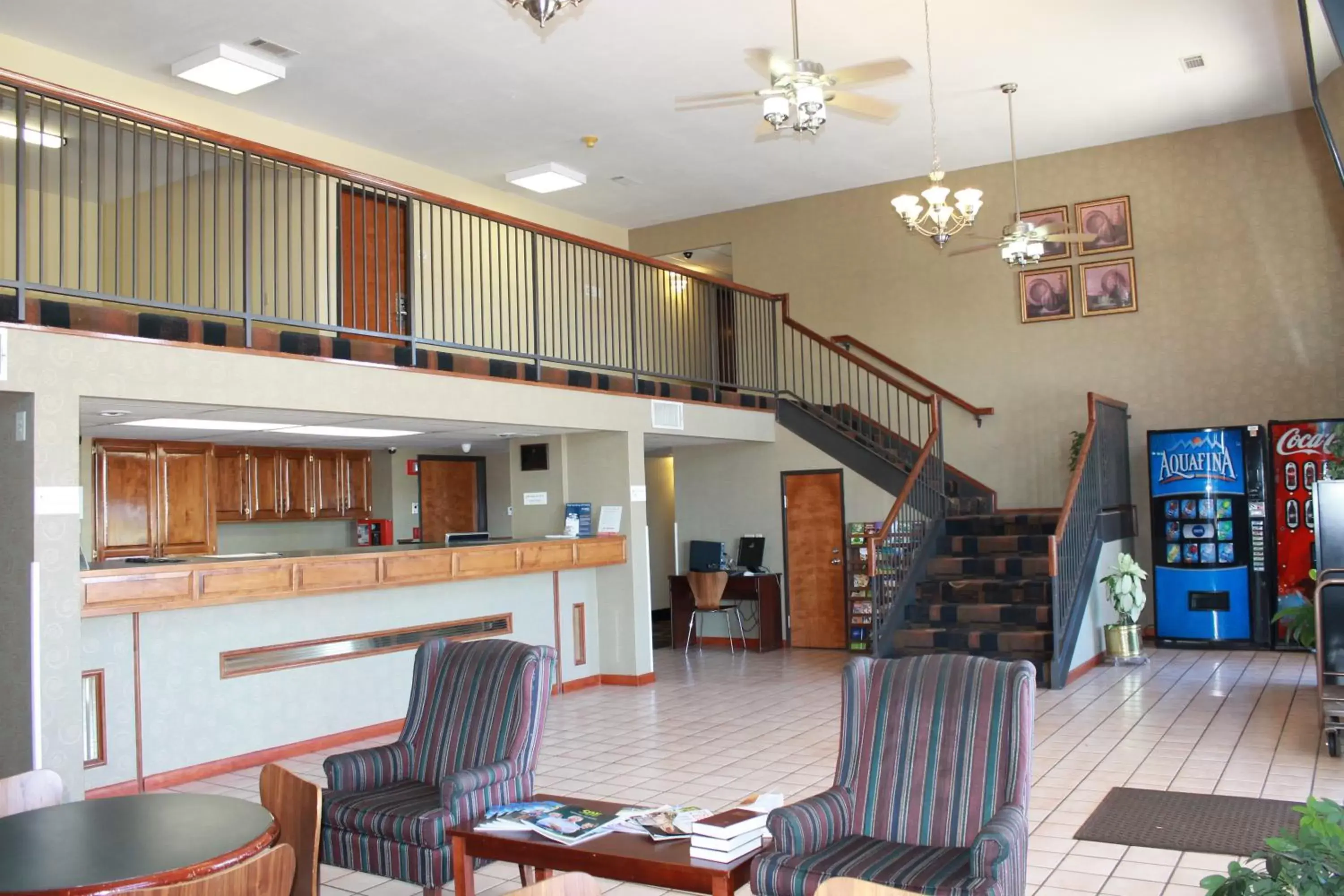 Lobby or reception, Kitchen/Kitchenette in Super 8 by Wyndham Morrilton