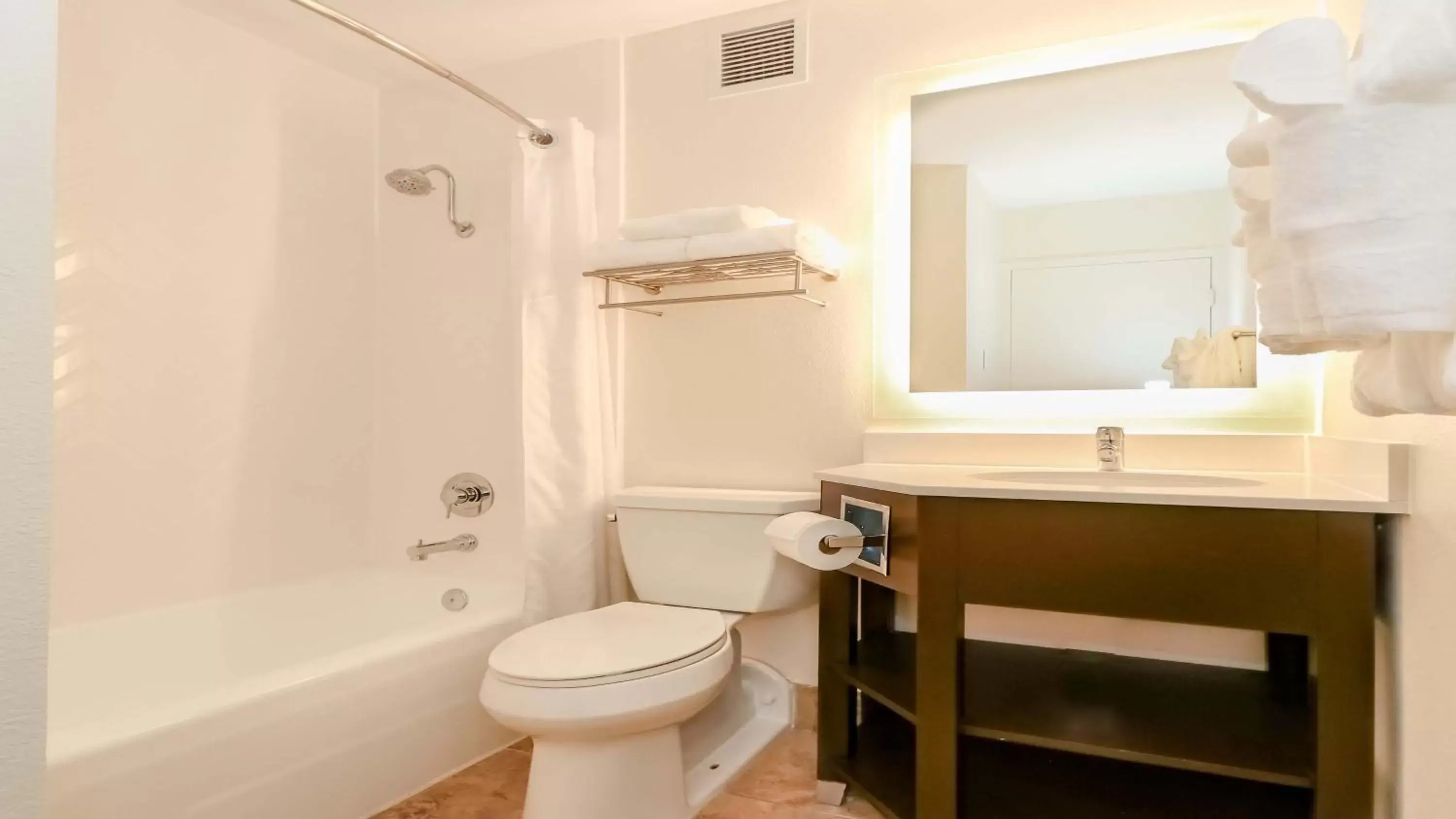 Bathroom in Holiday Inn Resort Oceanfront at Surfside Beach, an IHG Hotel