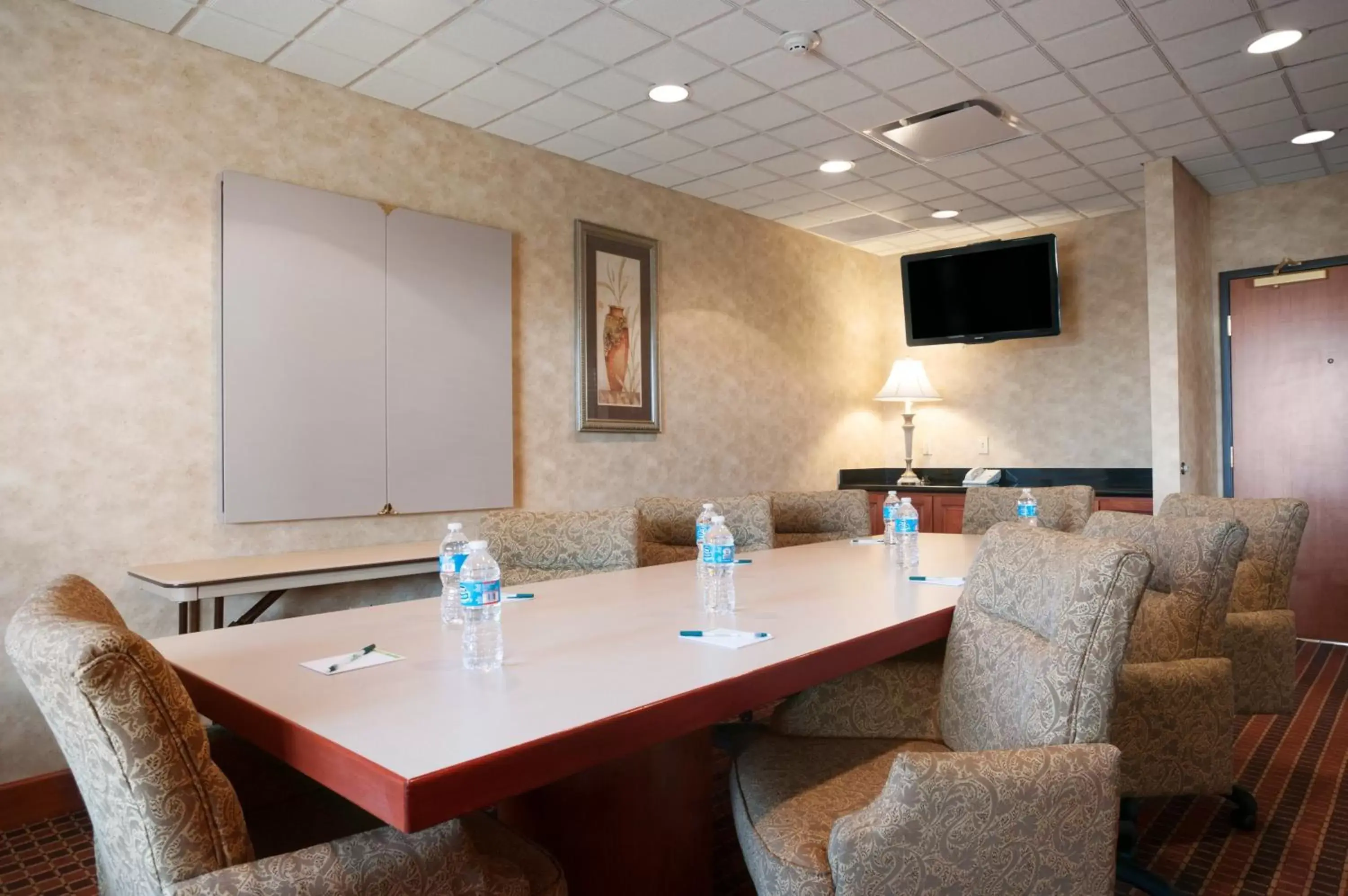Business facilities in Wingate by Wyndham Parkersburg - Vienna