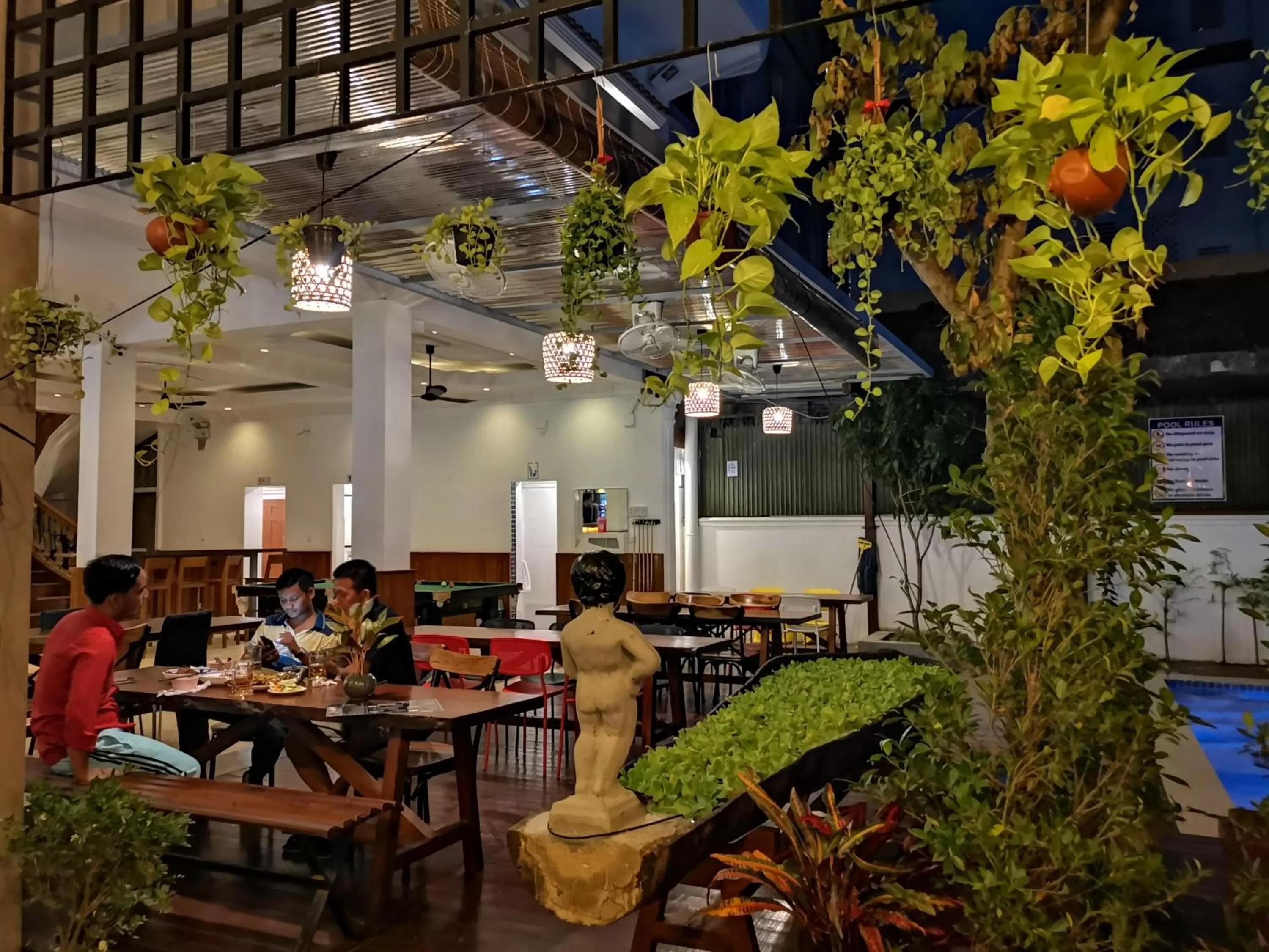 Restaurant/places to eat in Poolside Villa