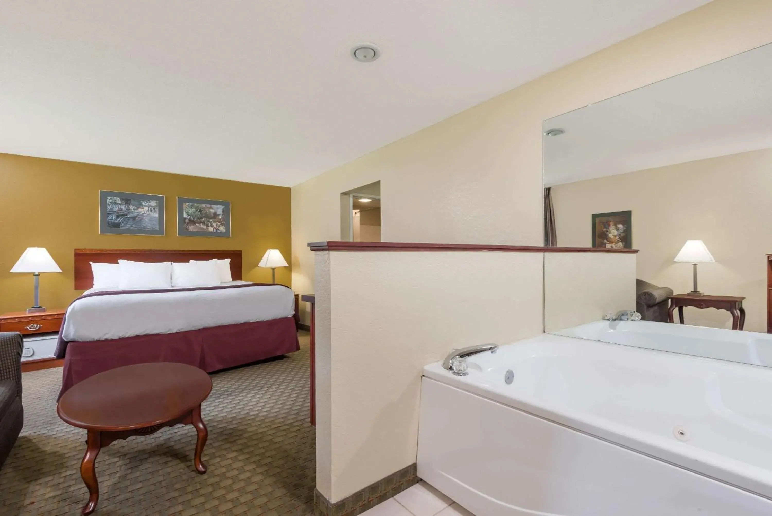 Photo of the whole room, Bathroom in Days Inn by Wyndham Norton