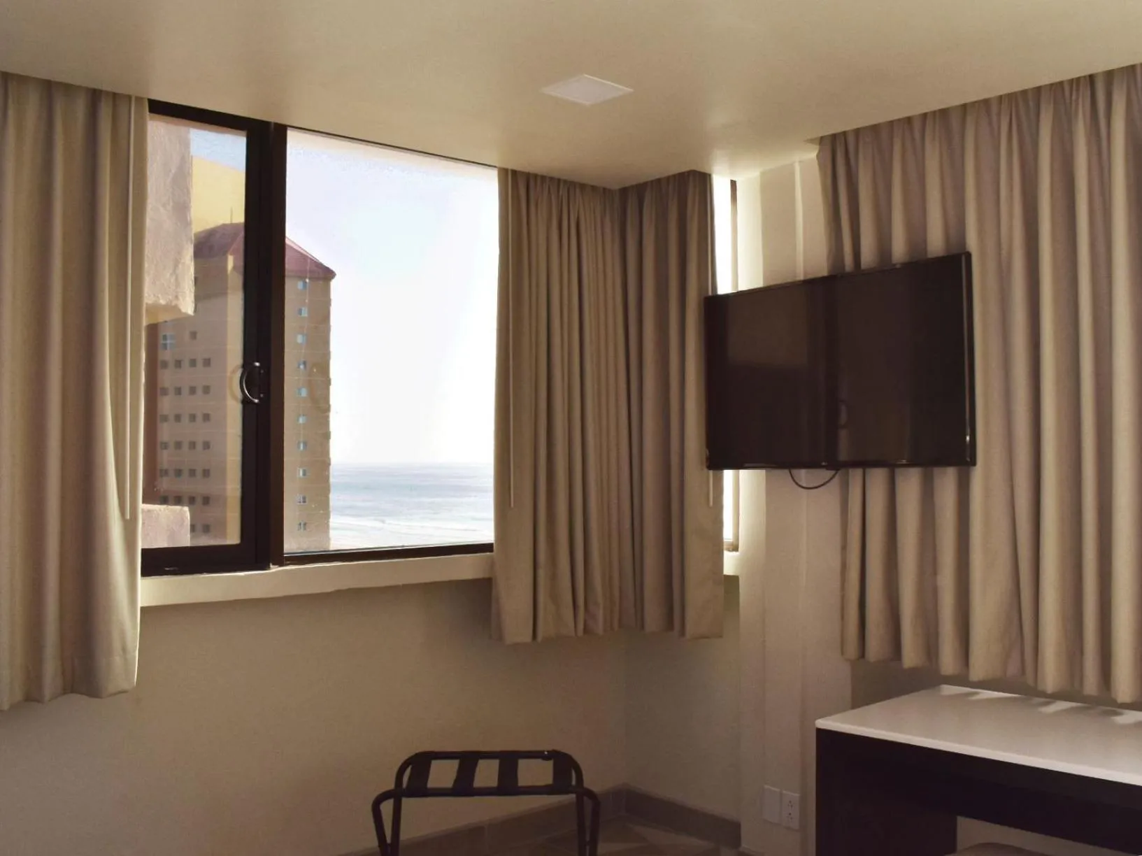 TV and multimedia in Hotel Corona Plaza