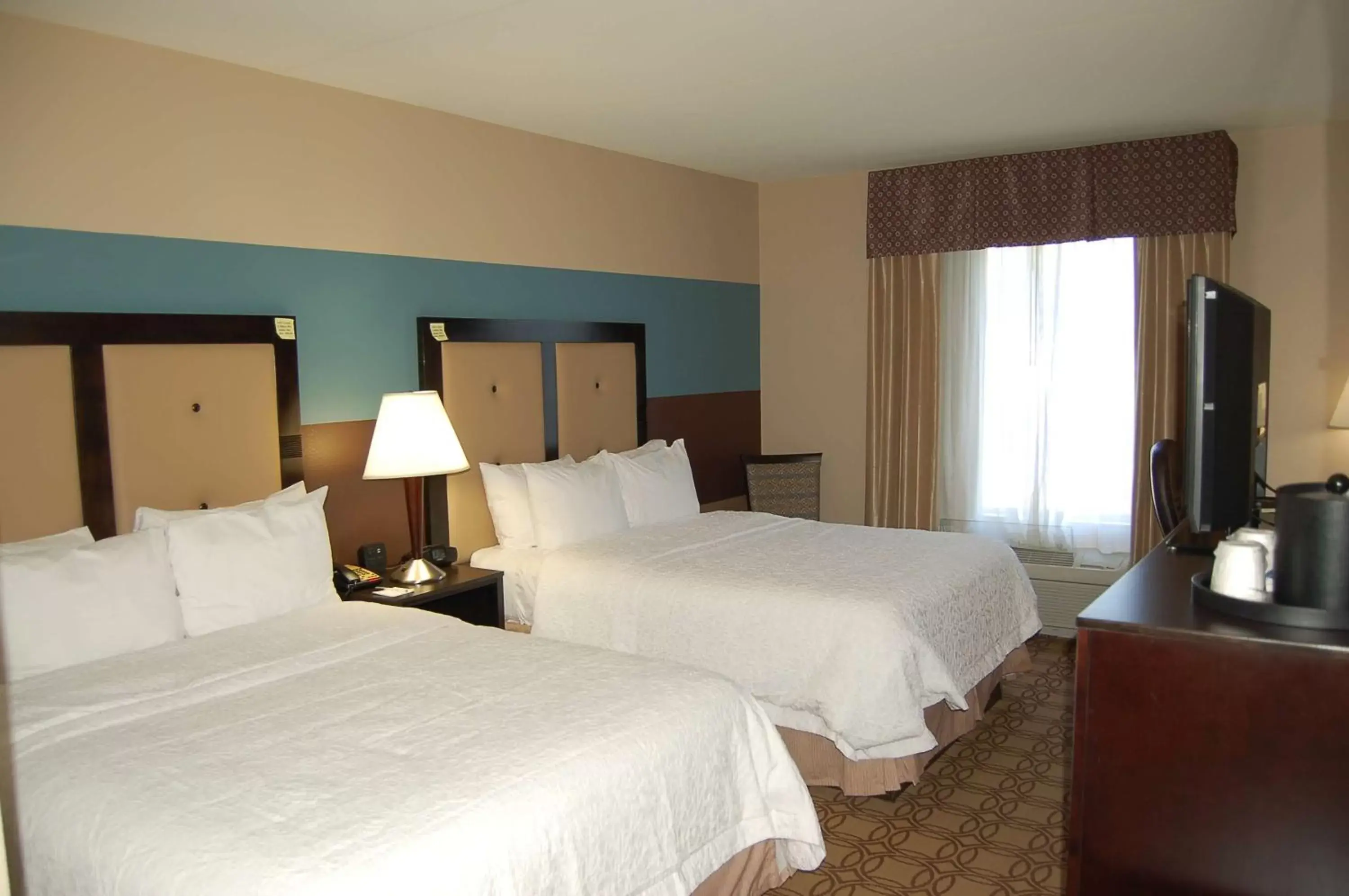 Bedroom, Bed in Hampton Inn & Suites Charlotte-Airport