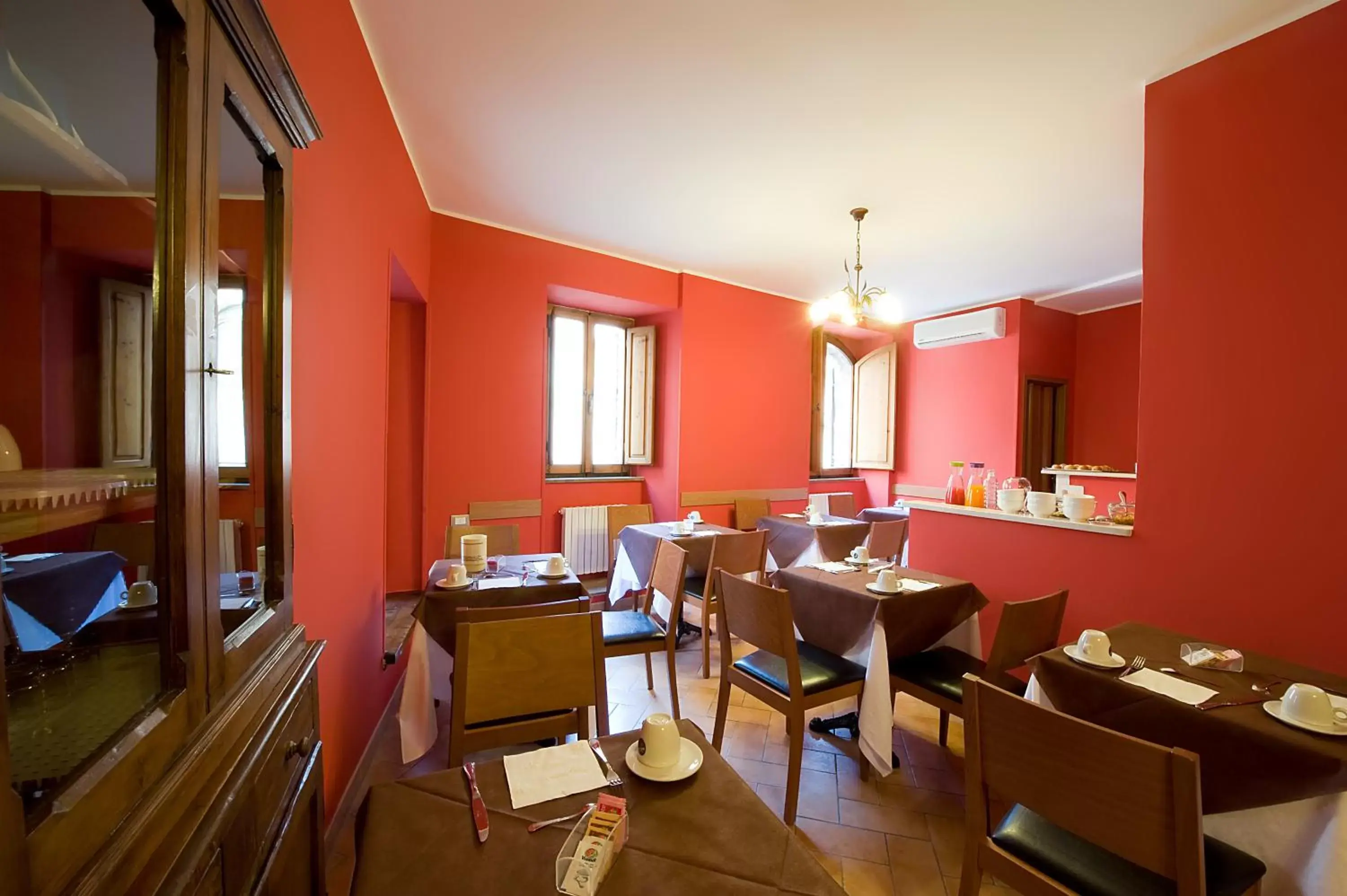 Restaurant/places to eat in Hotel Properzio Restaurant/places to eat in Hotel Properzio