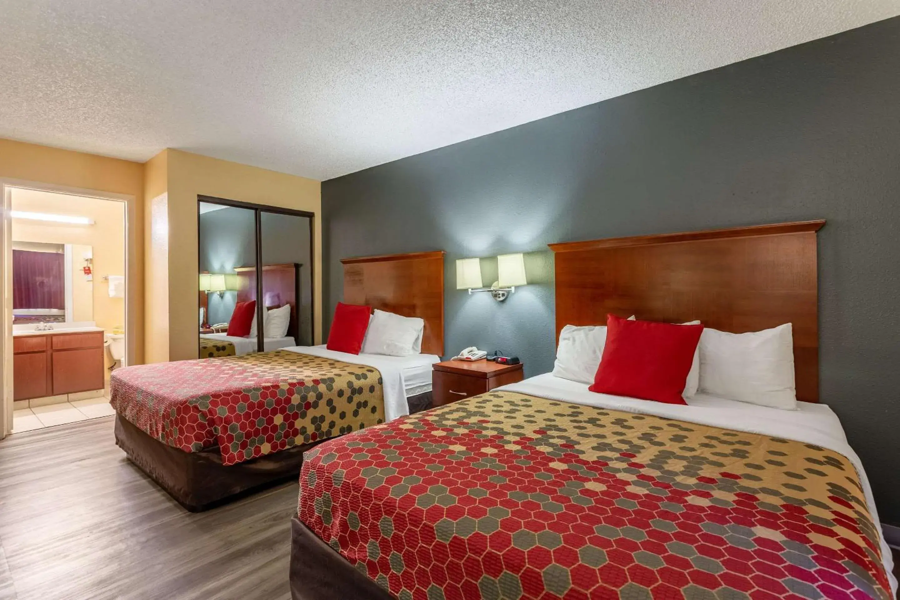 Photo of the whole room, Room Photo in Econo Lodge Gallup