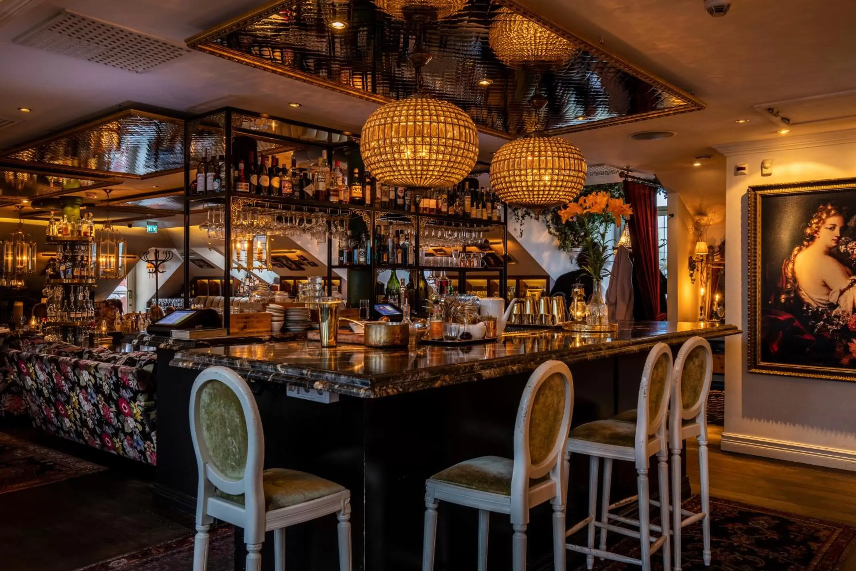 Restaurant/places to eat, Lounge/Bar in Hotel Pigalle
