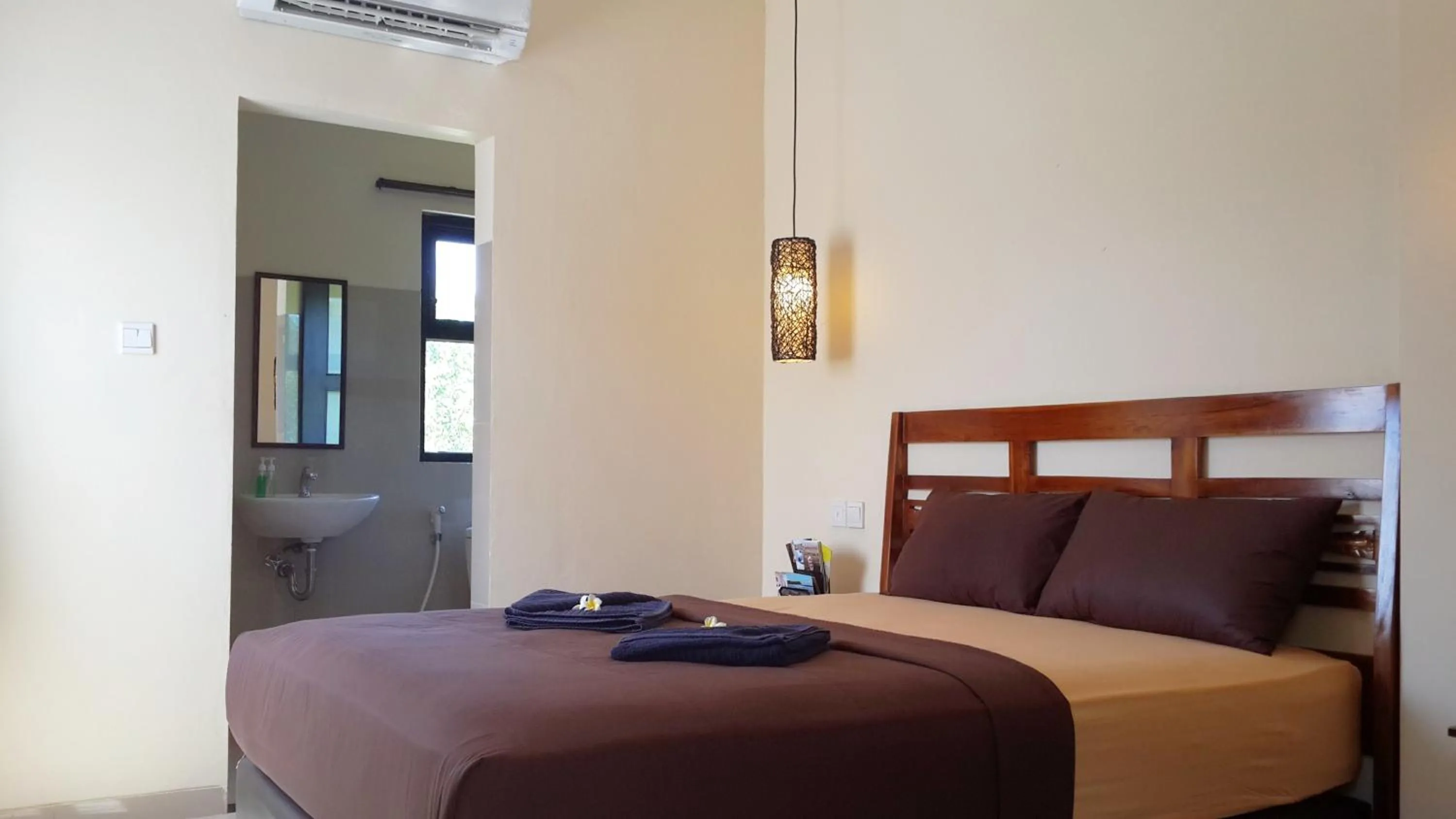 Bedroom, Bed in Coco De Heaven House