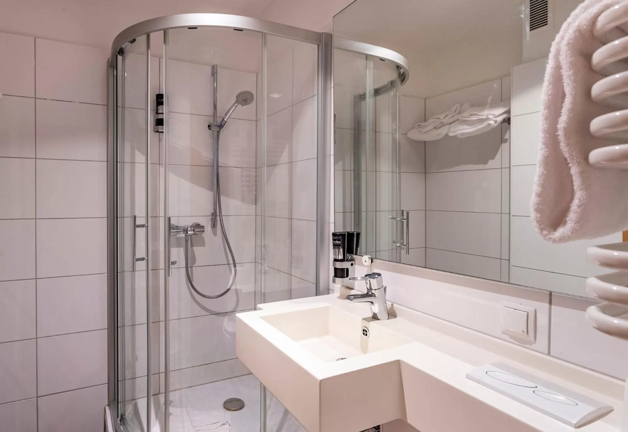 Bathroom in tinyTwice Hotel Bonn