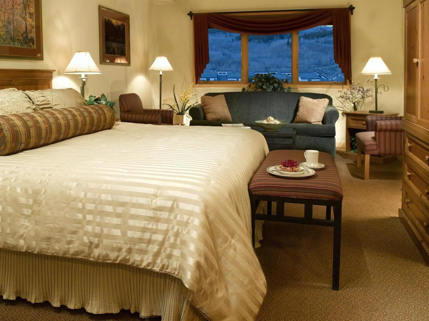 Photo of the whole room, Bed in Gateway Mountain Lodge, A Vail Resorts Property
