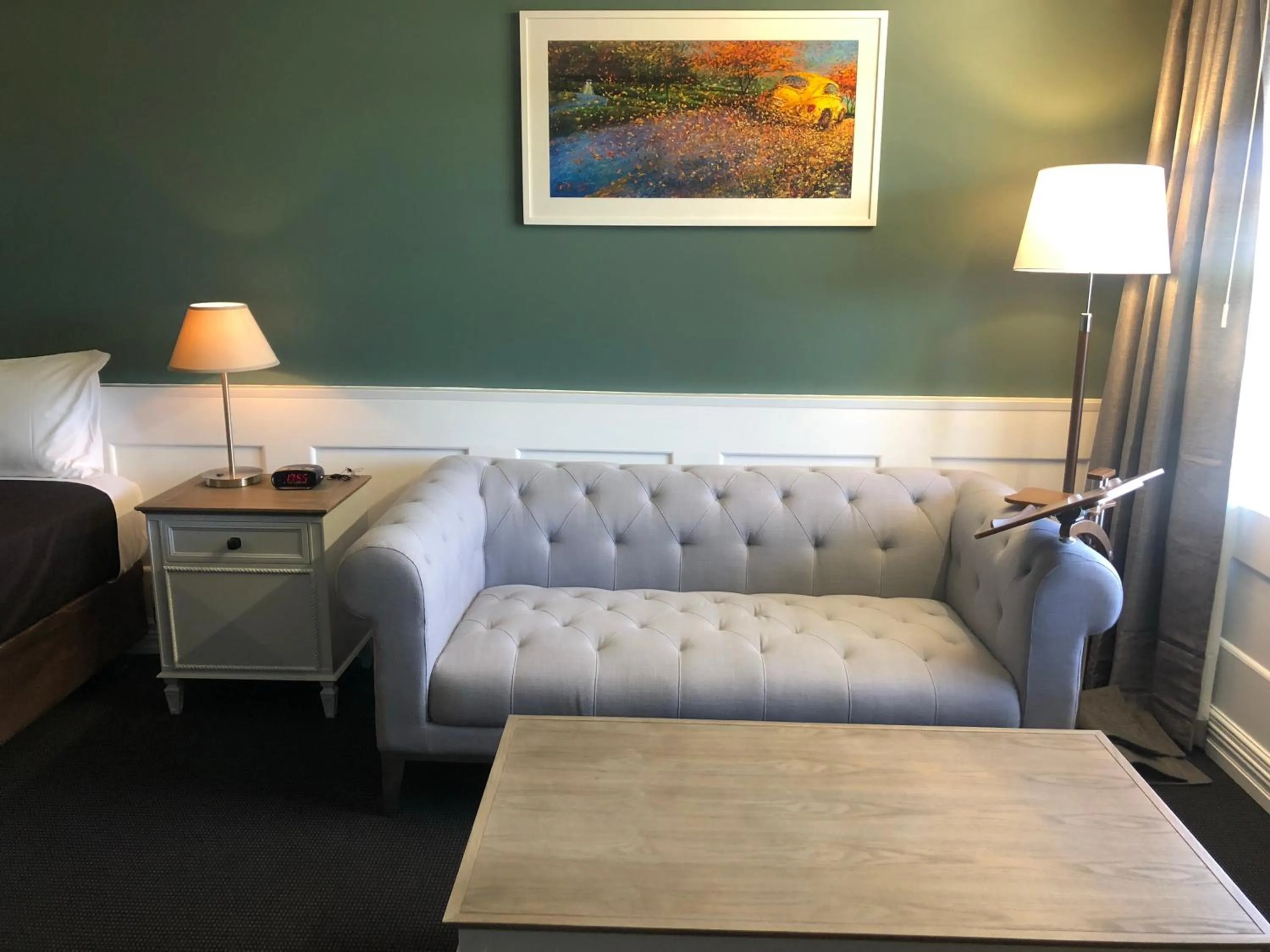 Seating area in Dog Rock Motel