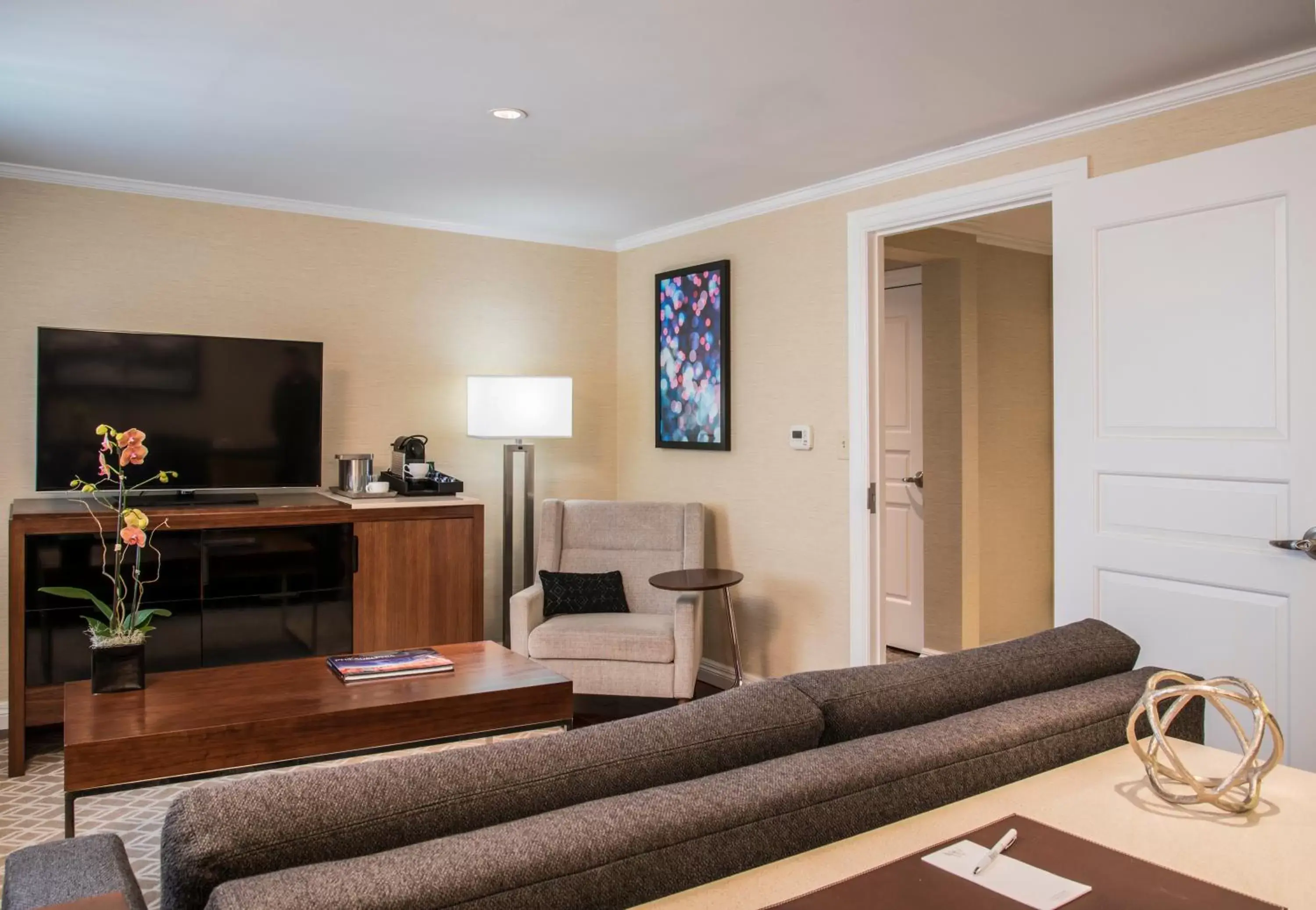 Living room, Seating Area in The Warwick Hotel Rittenhouse Square Philadelphia