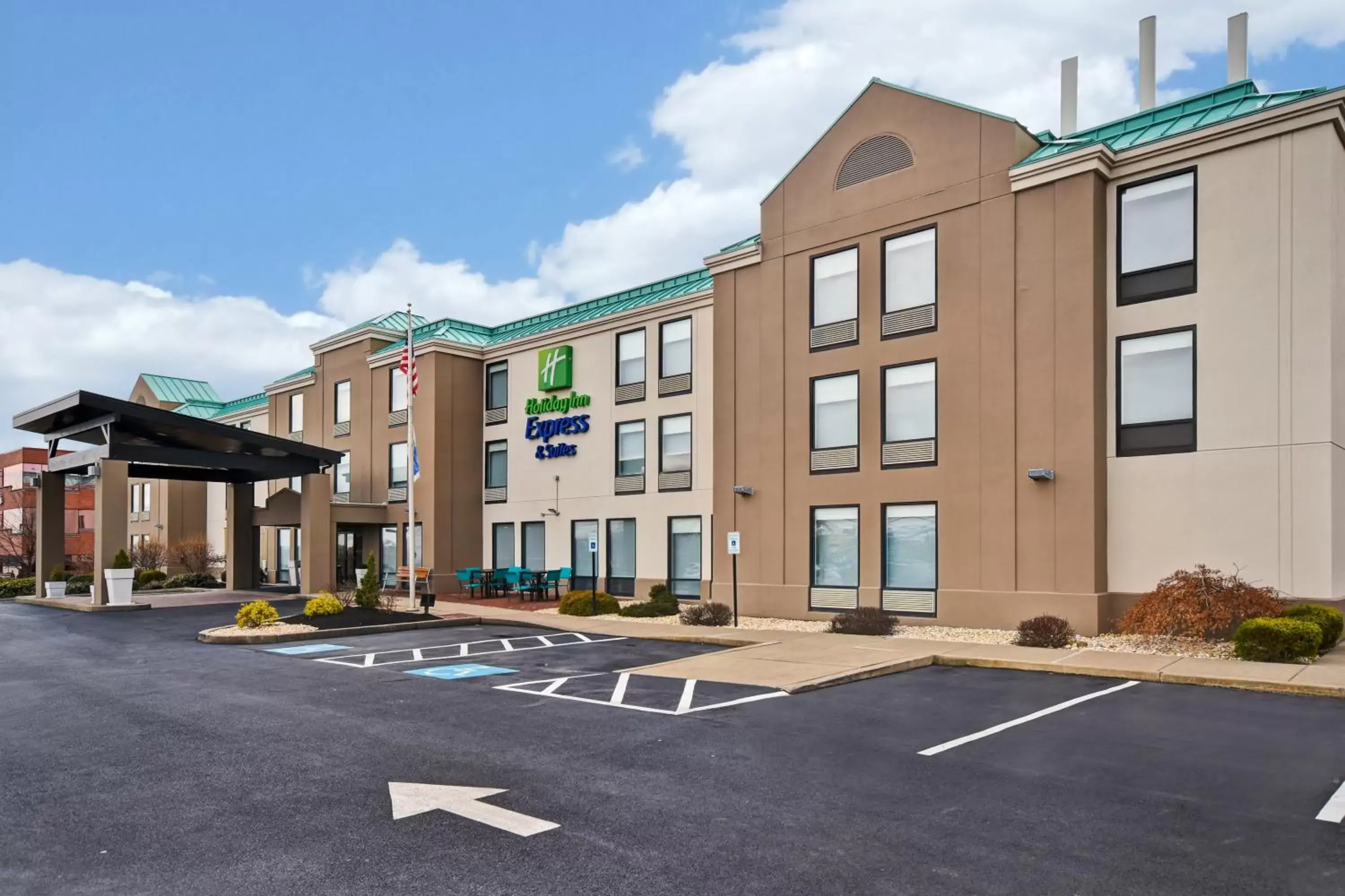 Property building in Holiday Inn Express & Suites Allentown-Dorney Park Area by IHG Property building in Holiday Inn Express & Suites Allentown-Dorney Park Area by IHG