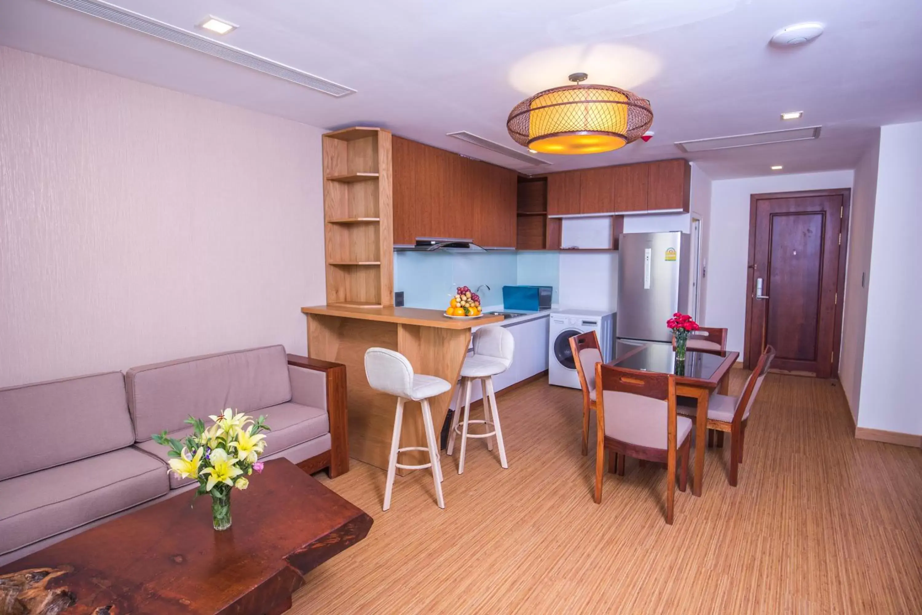 Kitchen or kitchenette, Dining Area in Orussey One Hotel & Apartment