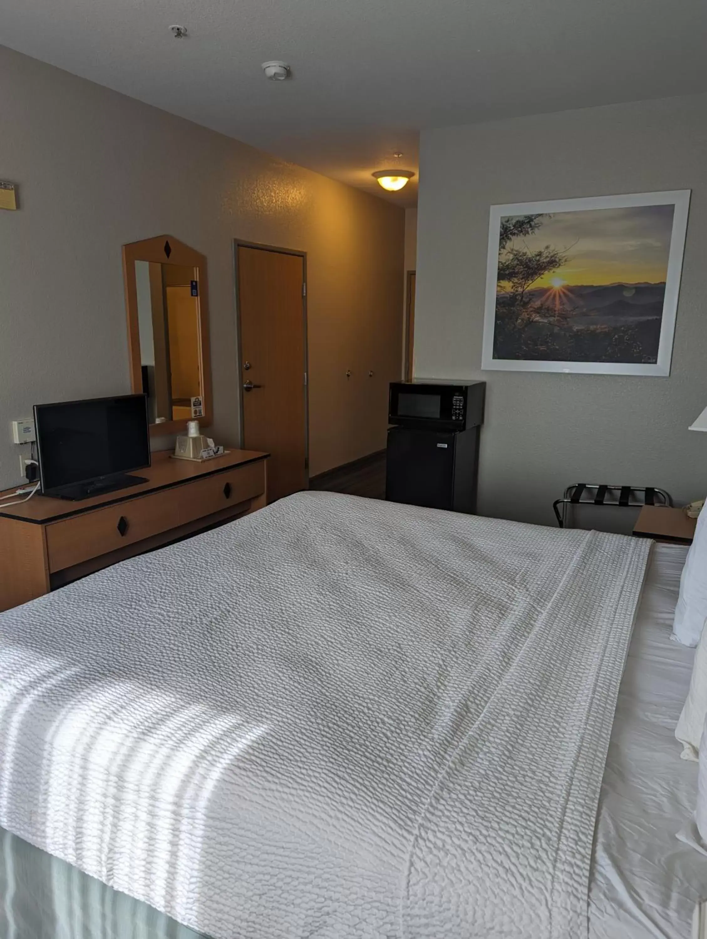 Bedroom, Bed in Days Inn & Suites by Wyndham Castle Rock