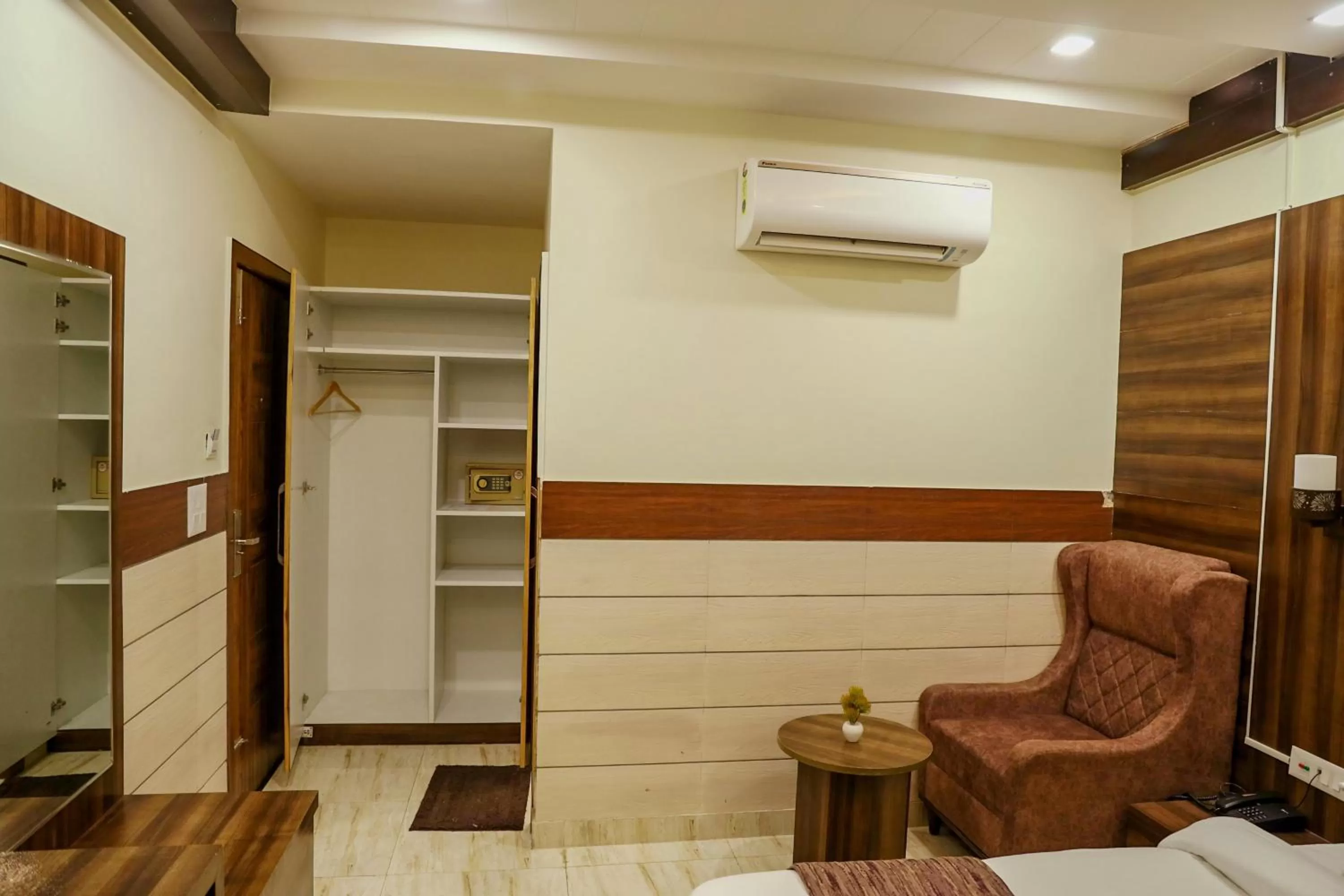 safe in Hotel Vasdaa Grand