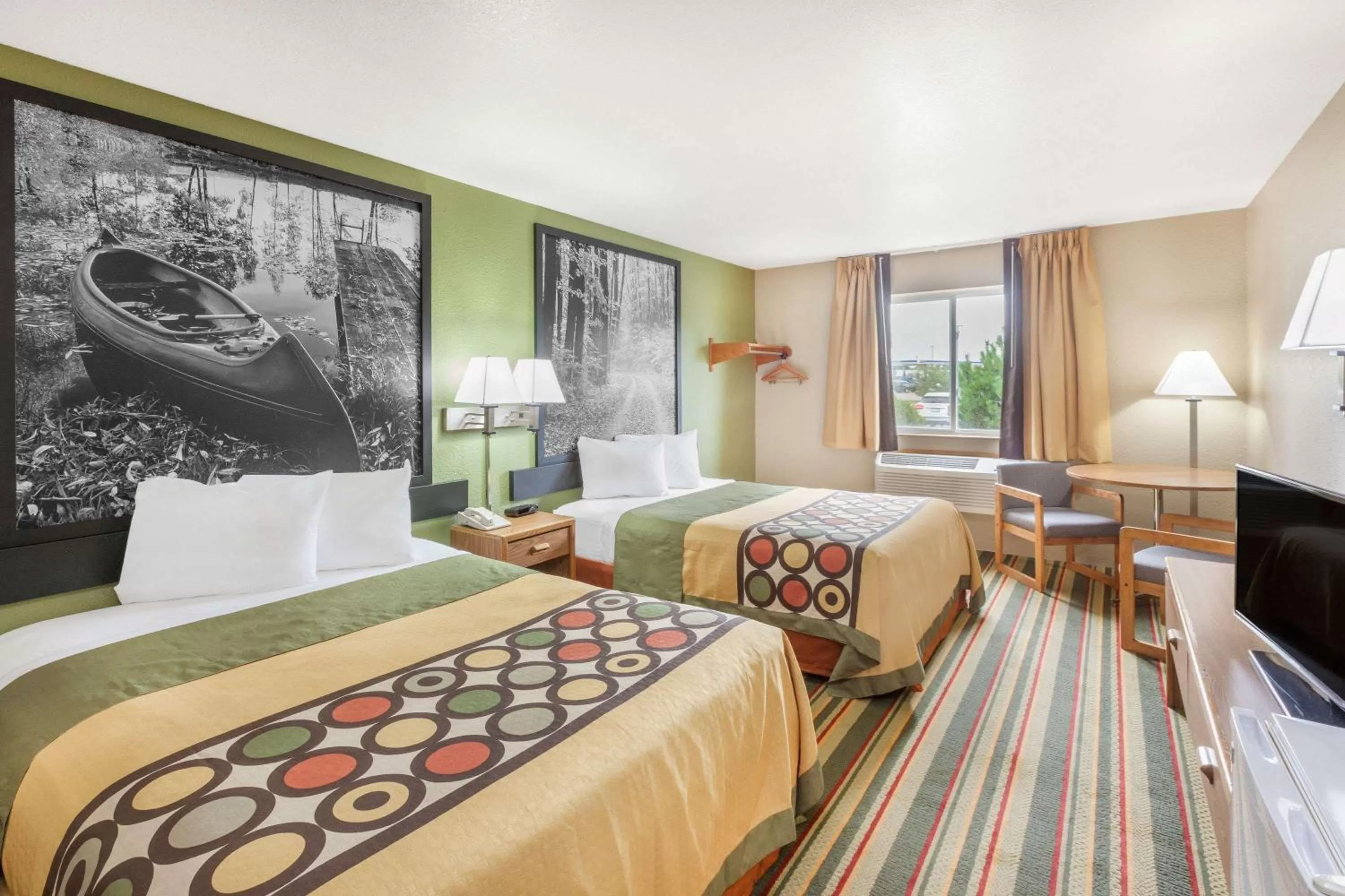 Photo of the whole room, Bed in Super 8 by Wyndham Grayling