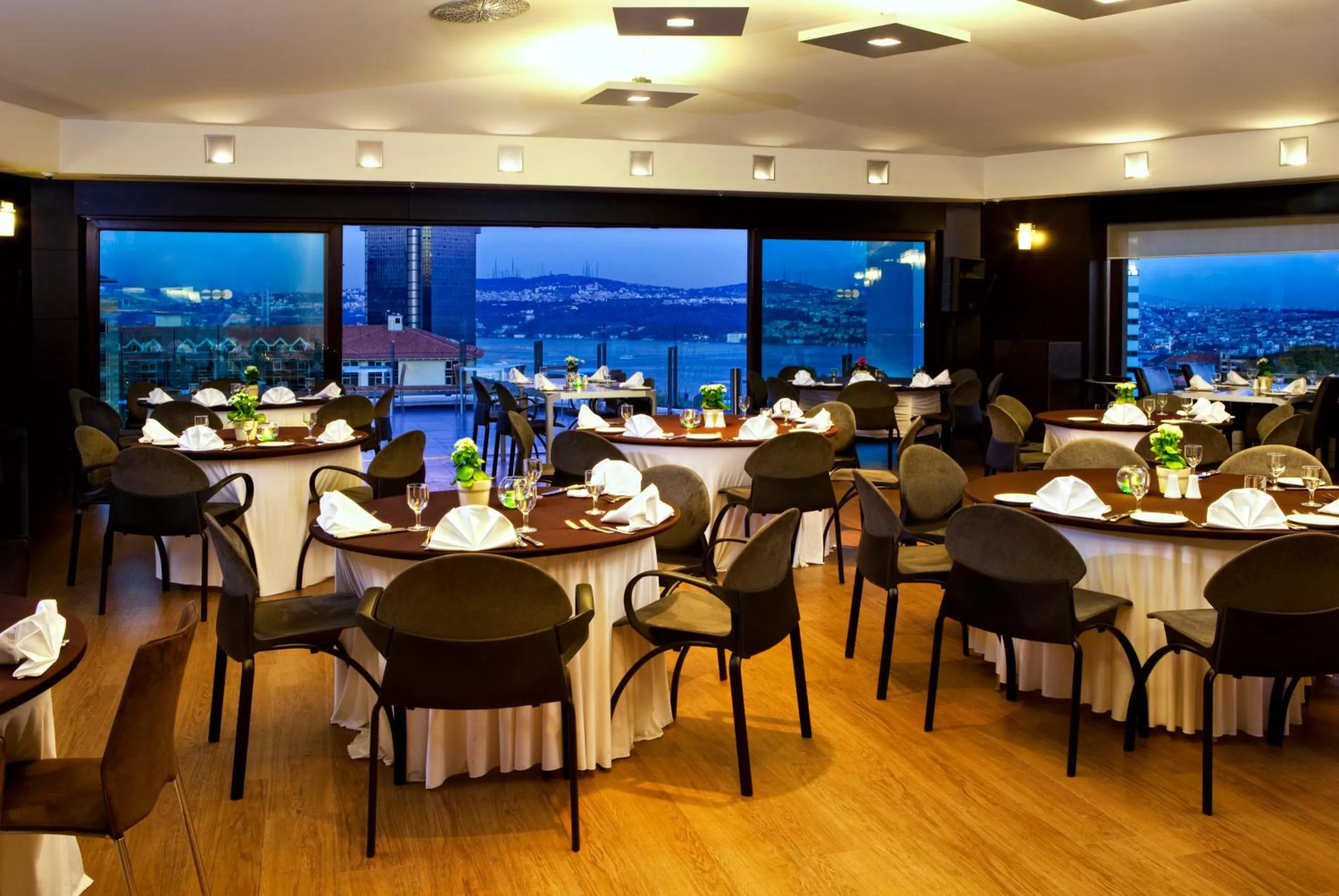 Restaurant/places to eat in Point Hotel Taksim