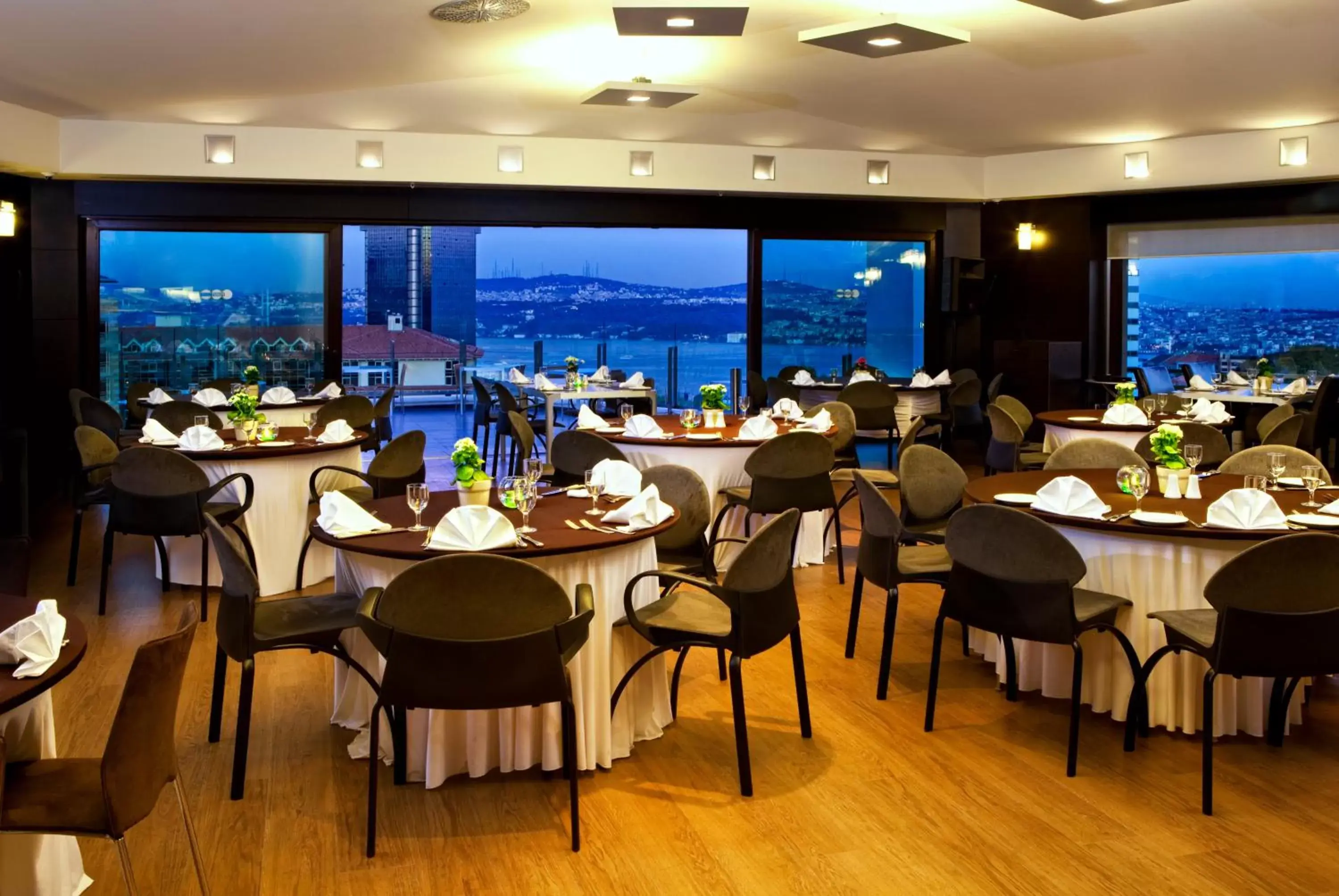 Restaurant/Places to Eat in Point Hotel Taksim