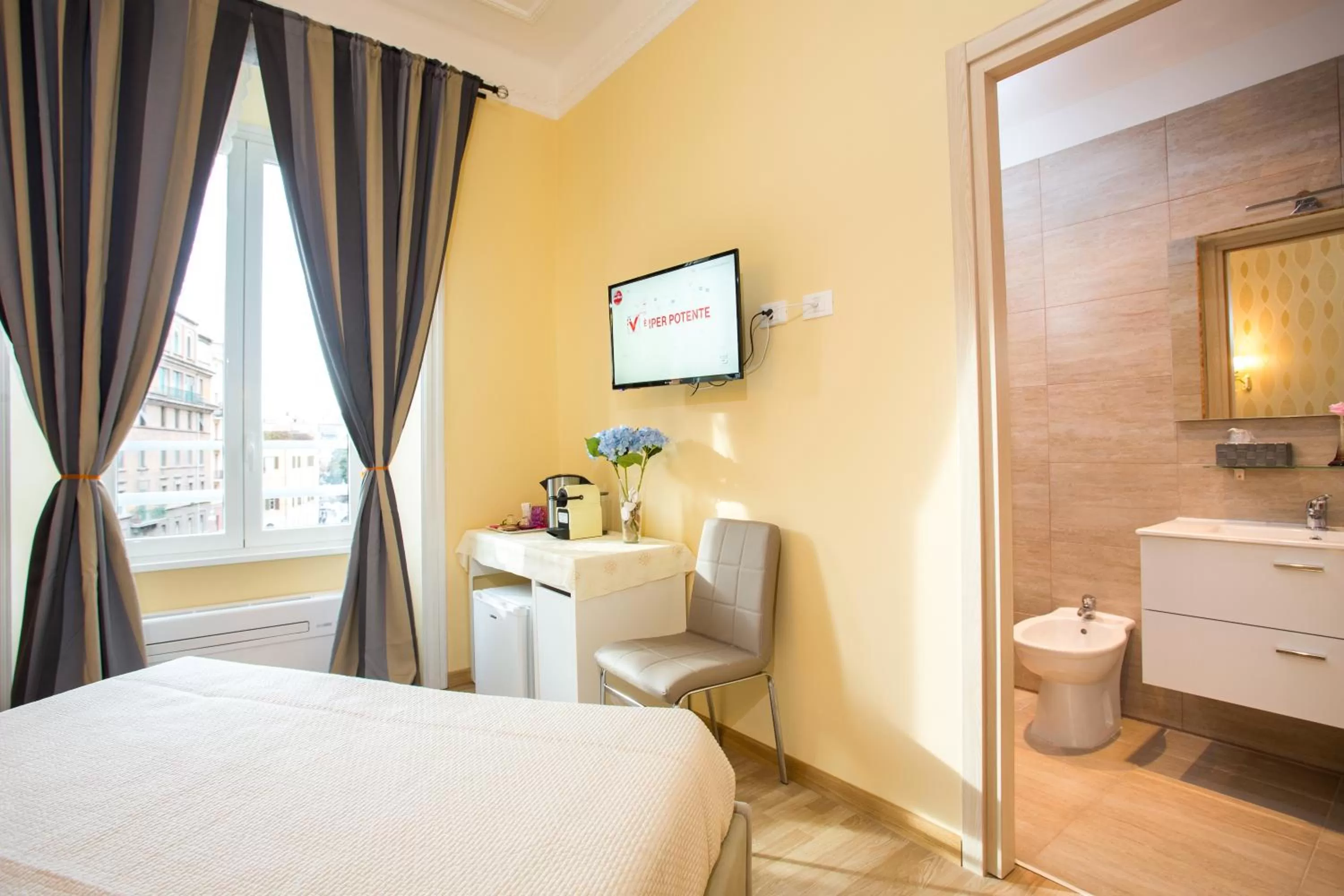 Shower, Bed in BQ House Castello Luxury Rooms