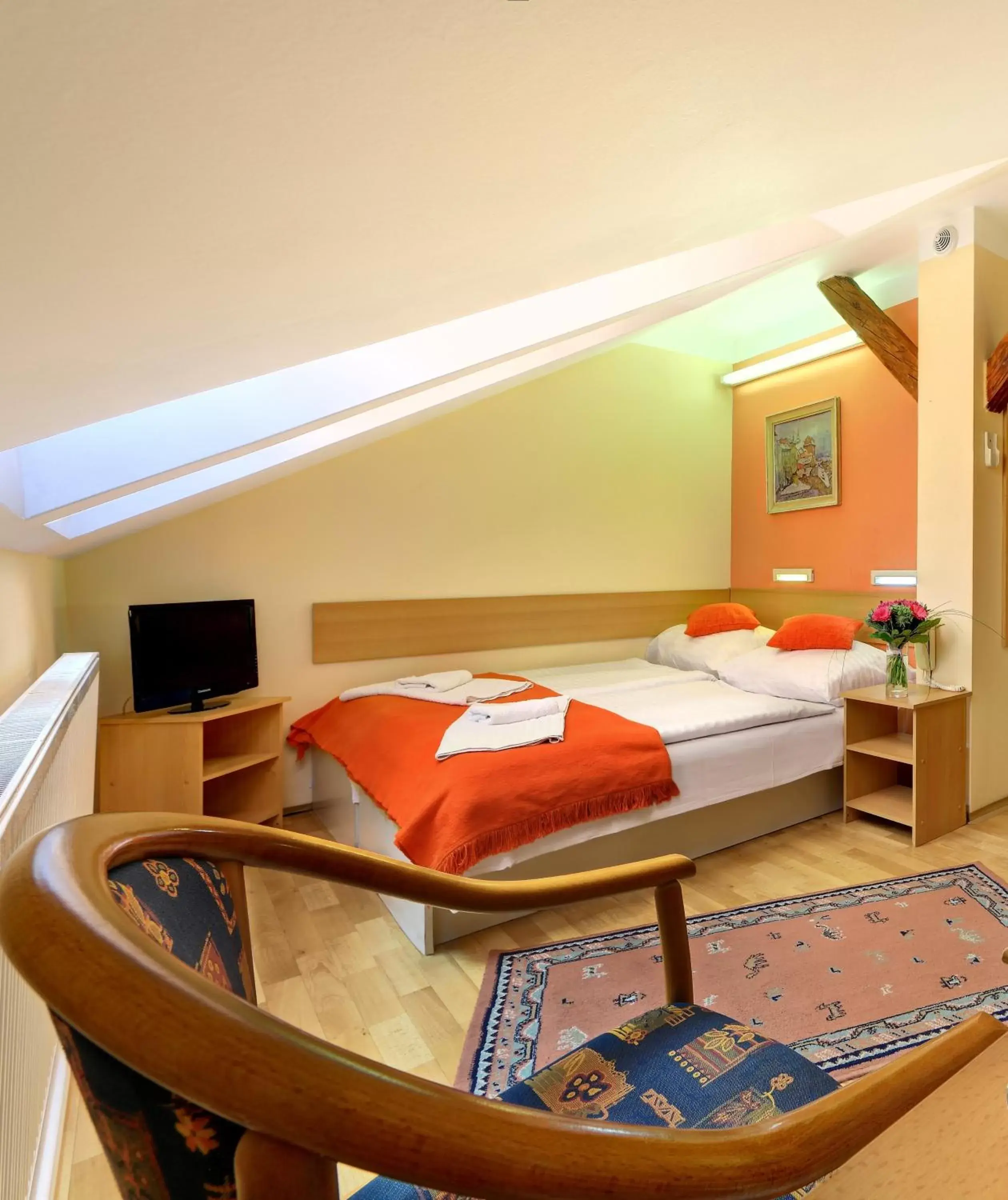 Bedroom, Bed in Hotel Golden City Garni