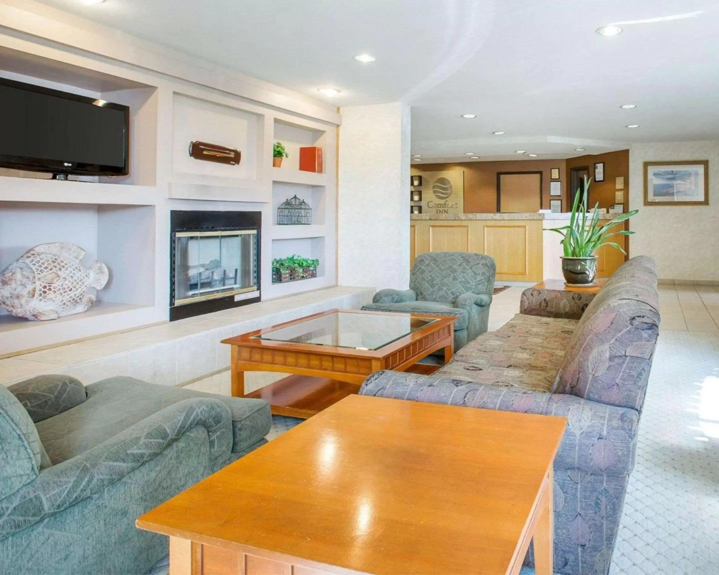 Lobby or reception, Seating Area in Comfort Inn Marina on the Monterey Bay