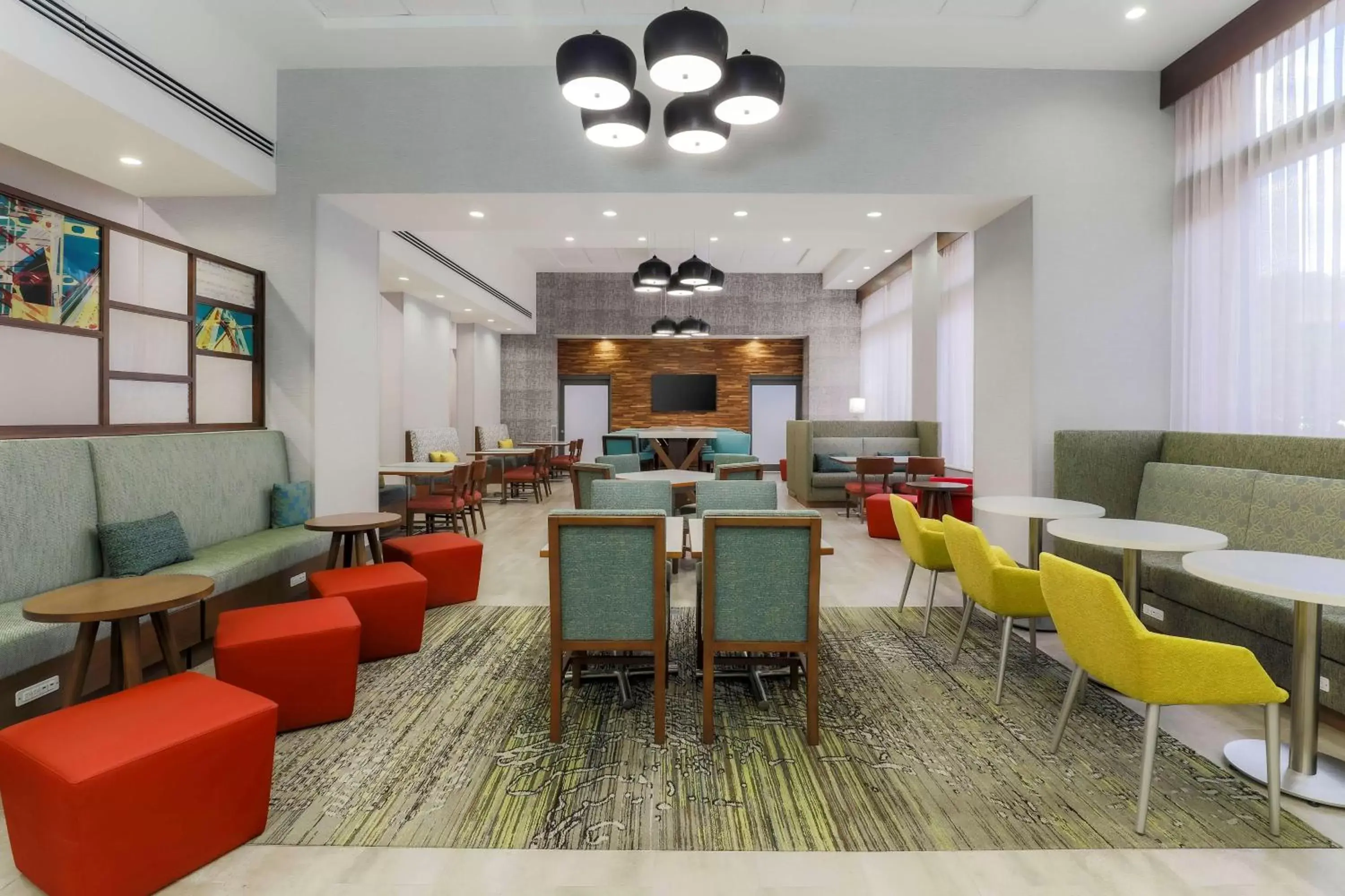 Lobby or reception, Lounge/Bar in Hampton Inn & Suites Pittsburgh Downtown