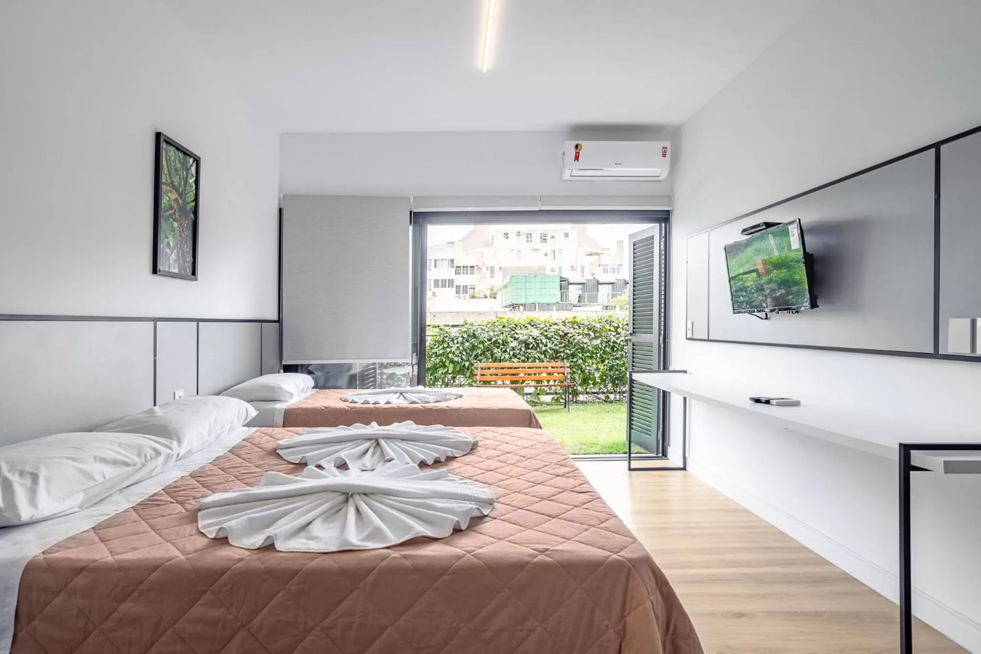 Bedroom, Bed in Elite Hotel