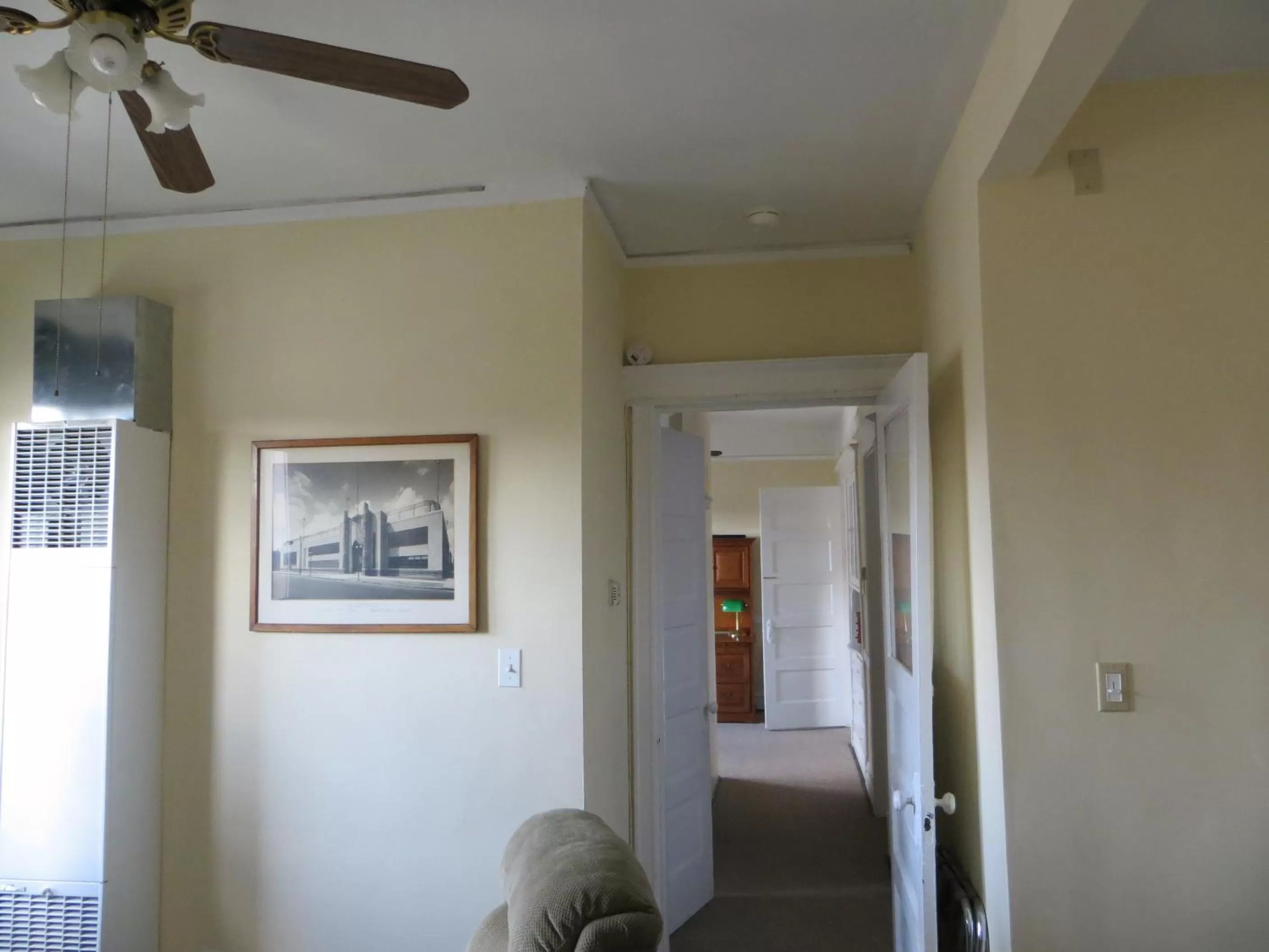 Decorative detail, TV/Entertainment Center in The Polo Inn Bridgeport U.S.A.