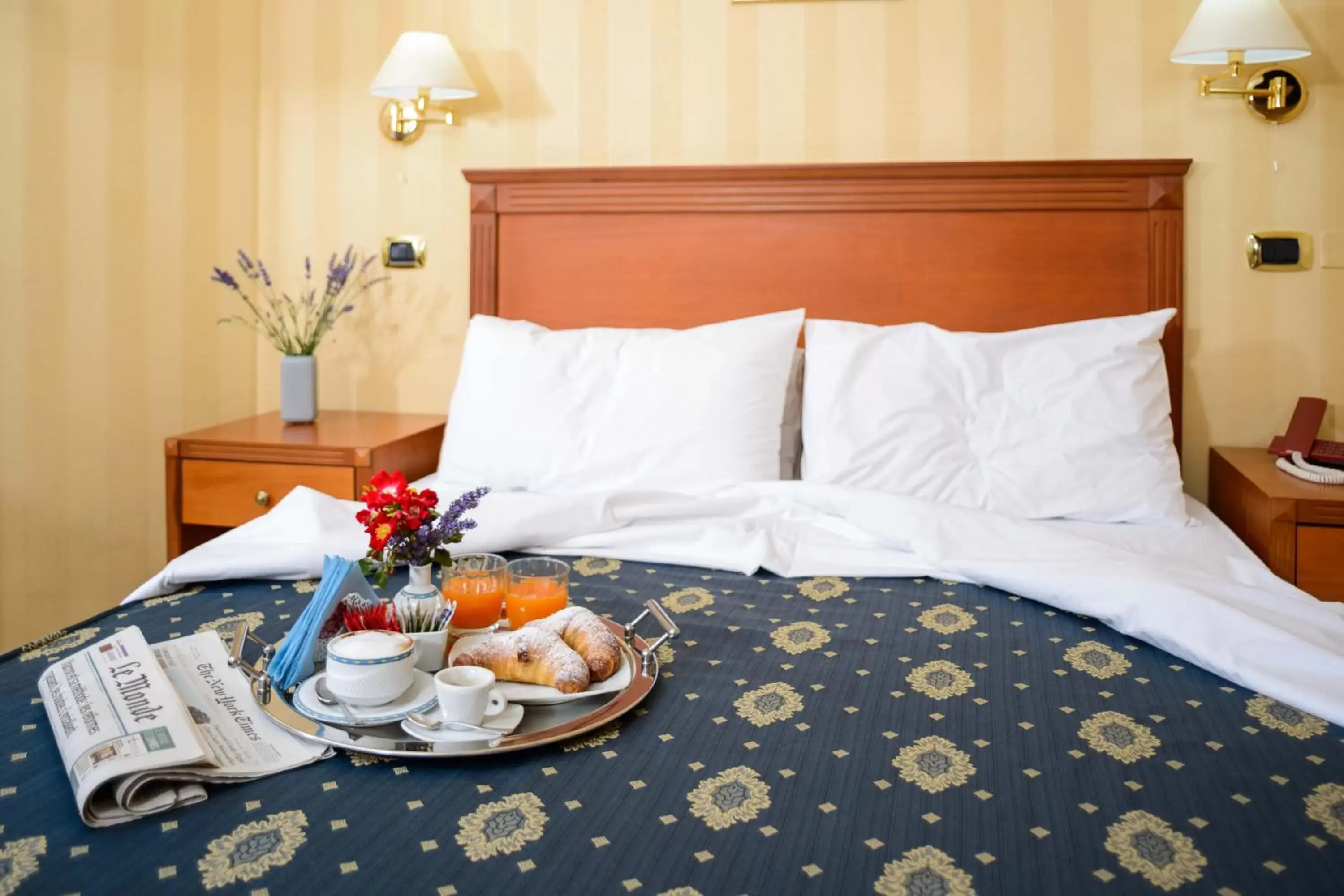 Breakfast, Bed in Hotel Hermitage